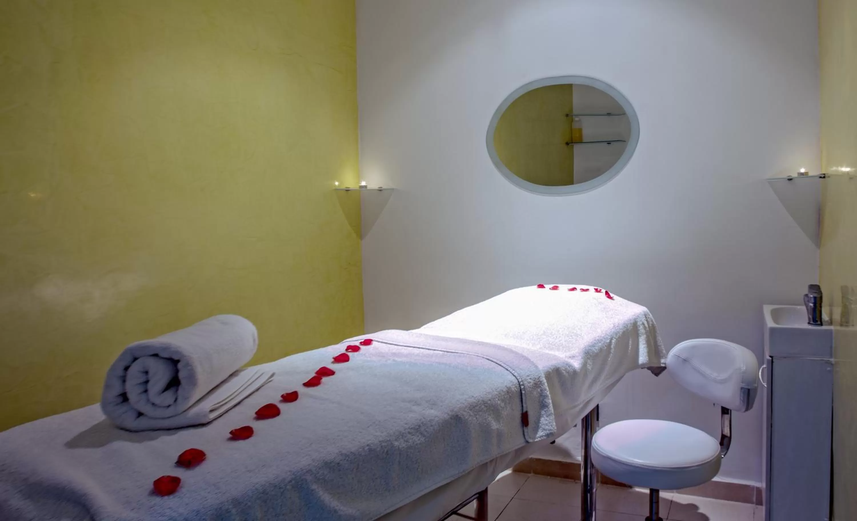 Massage in Royal Mirage Deluxe