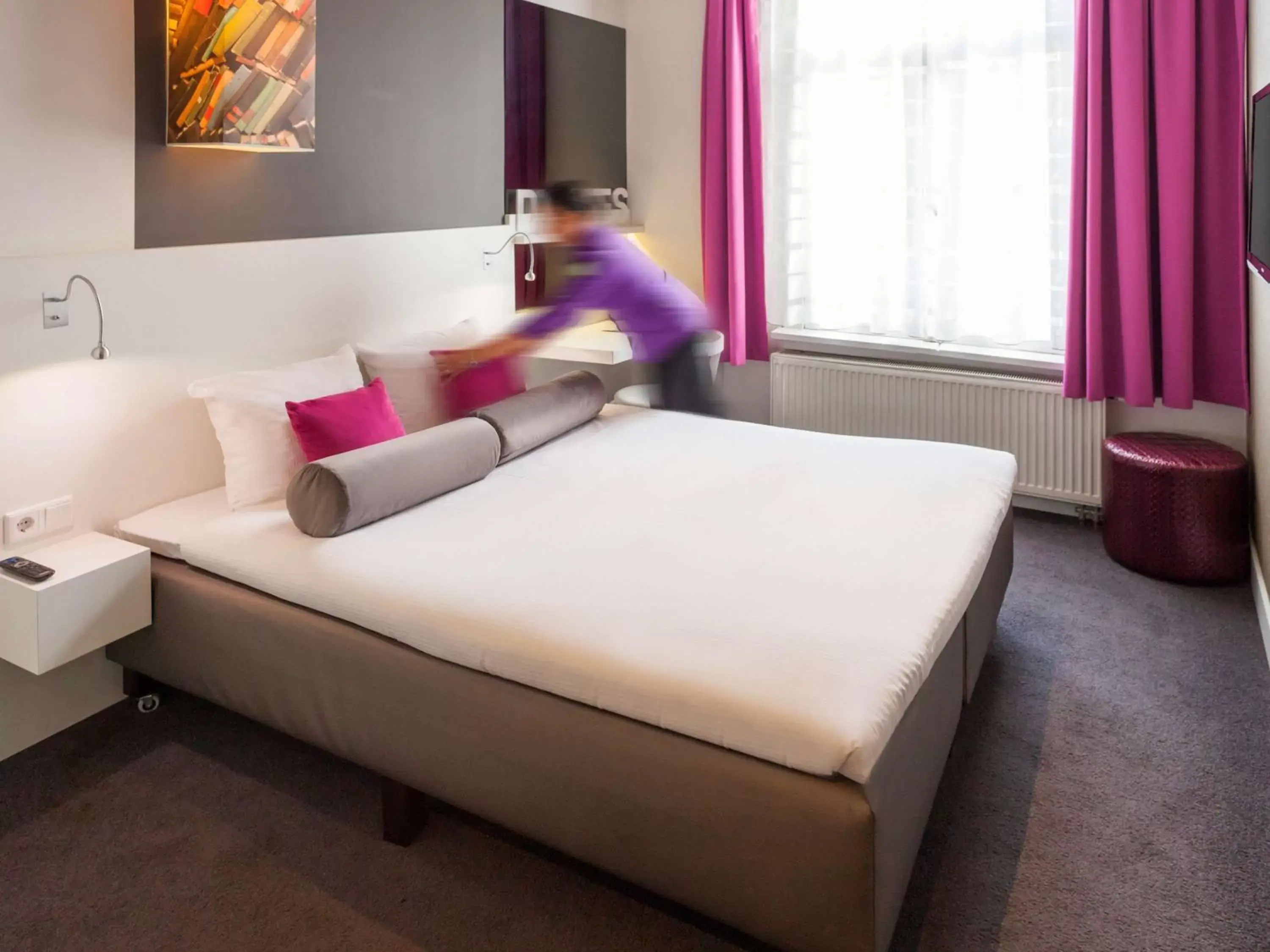 Property building, Bed in ibis Styles Amsterdam Amstel