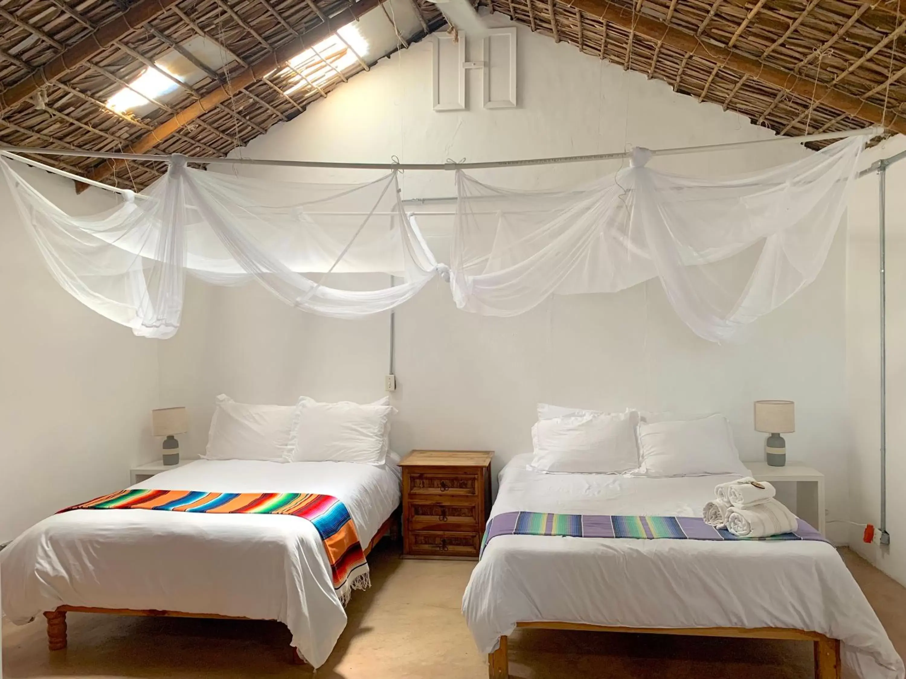Photo of the whole room, Bed in Perro Surfero Hotel