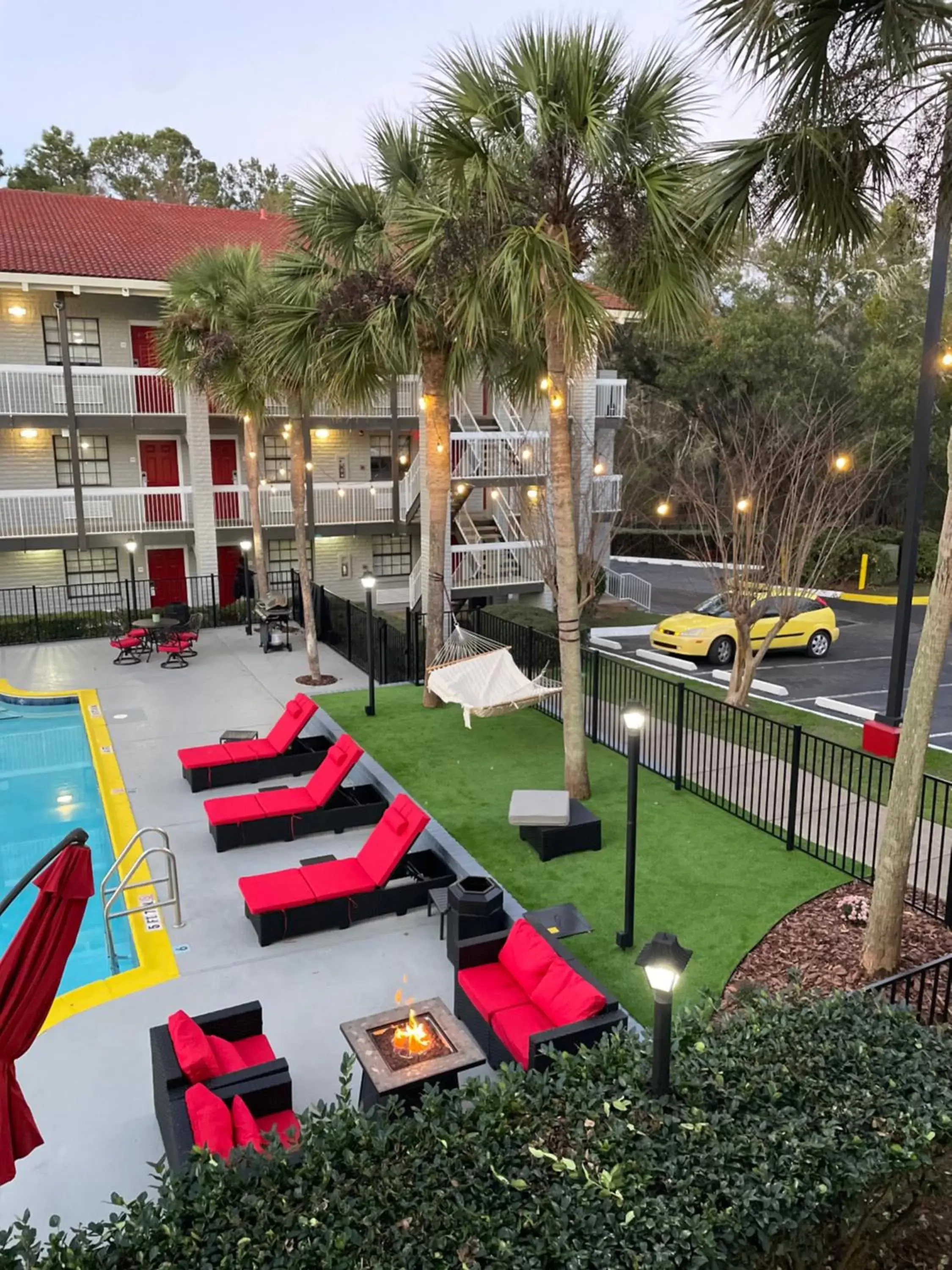 Pool view in Casa Bella Inn & Suites