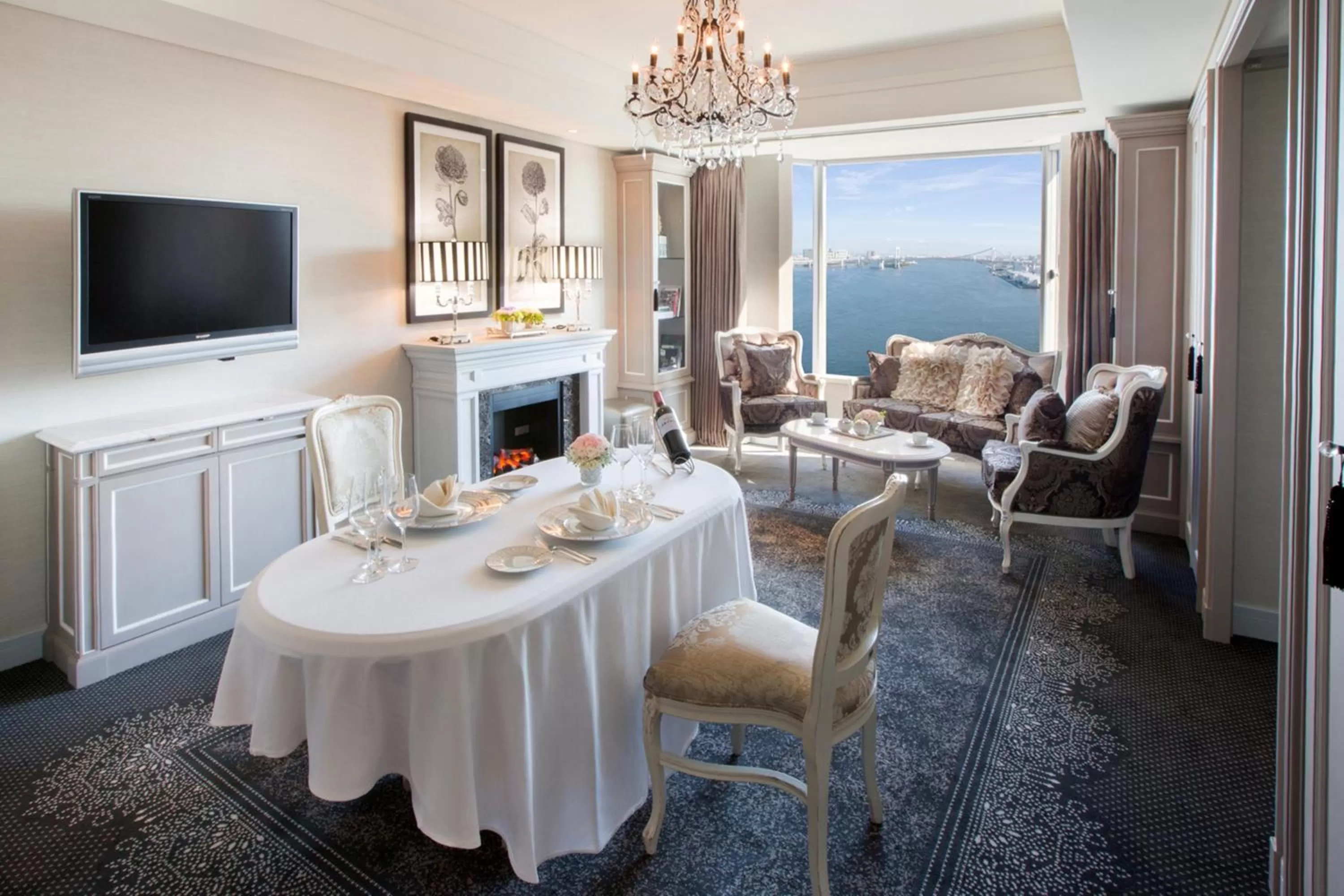 Photo of the whole room in InterContinental Tokyo Bay by IHG