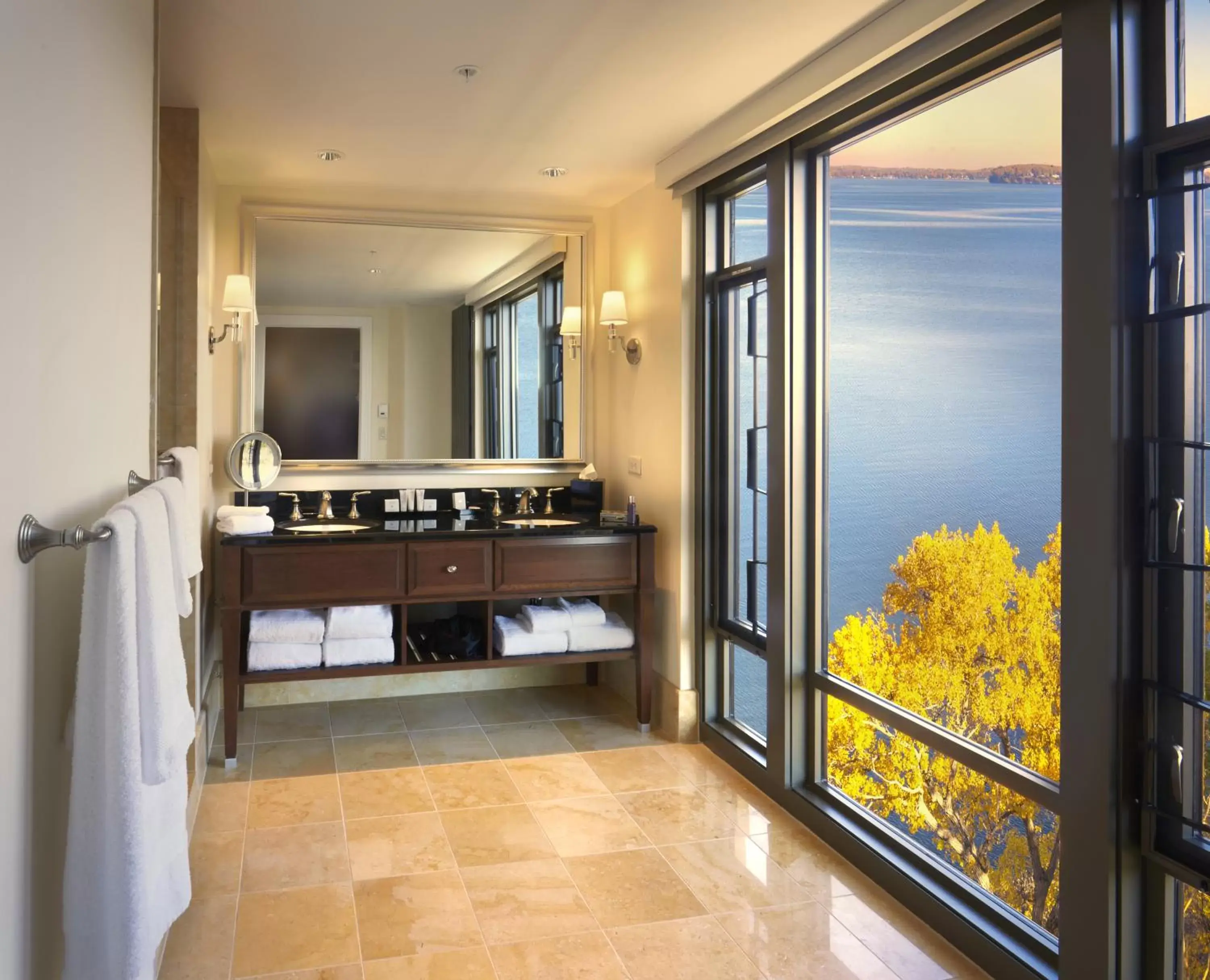 ADA Lakeview King in The Edgewater ADA Lakeview King in The Edgewater