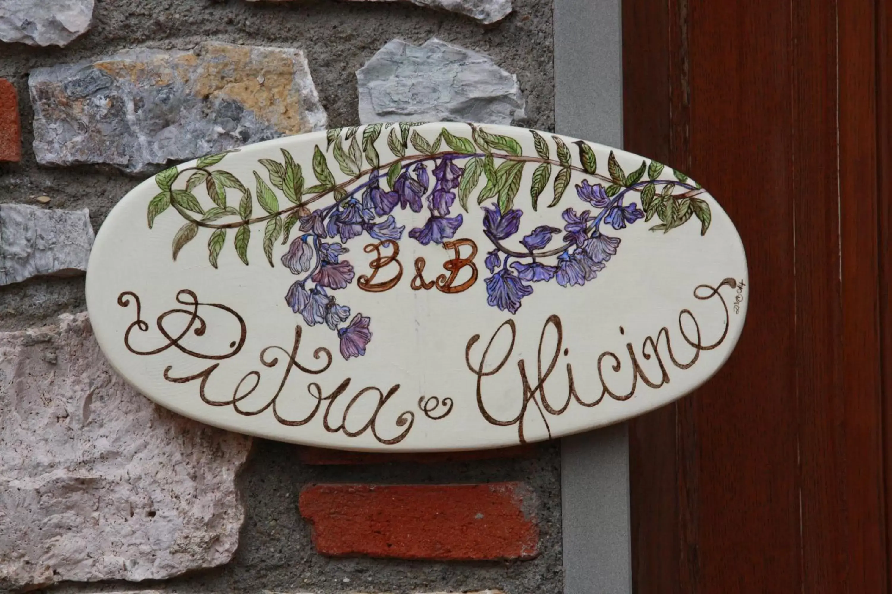 Decorative detail in Pietra E Glicine B&B