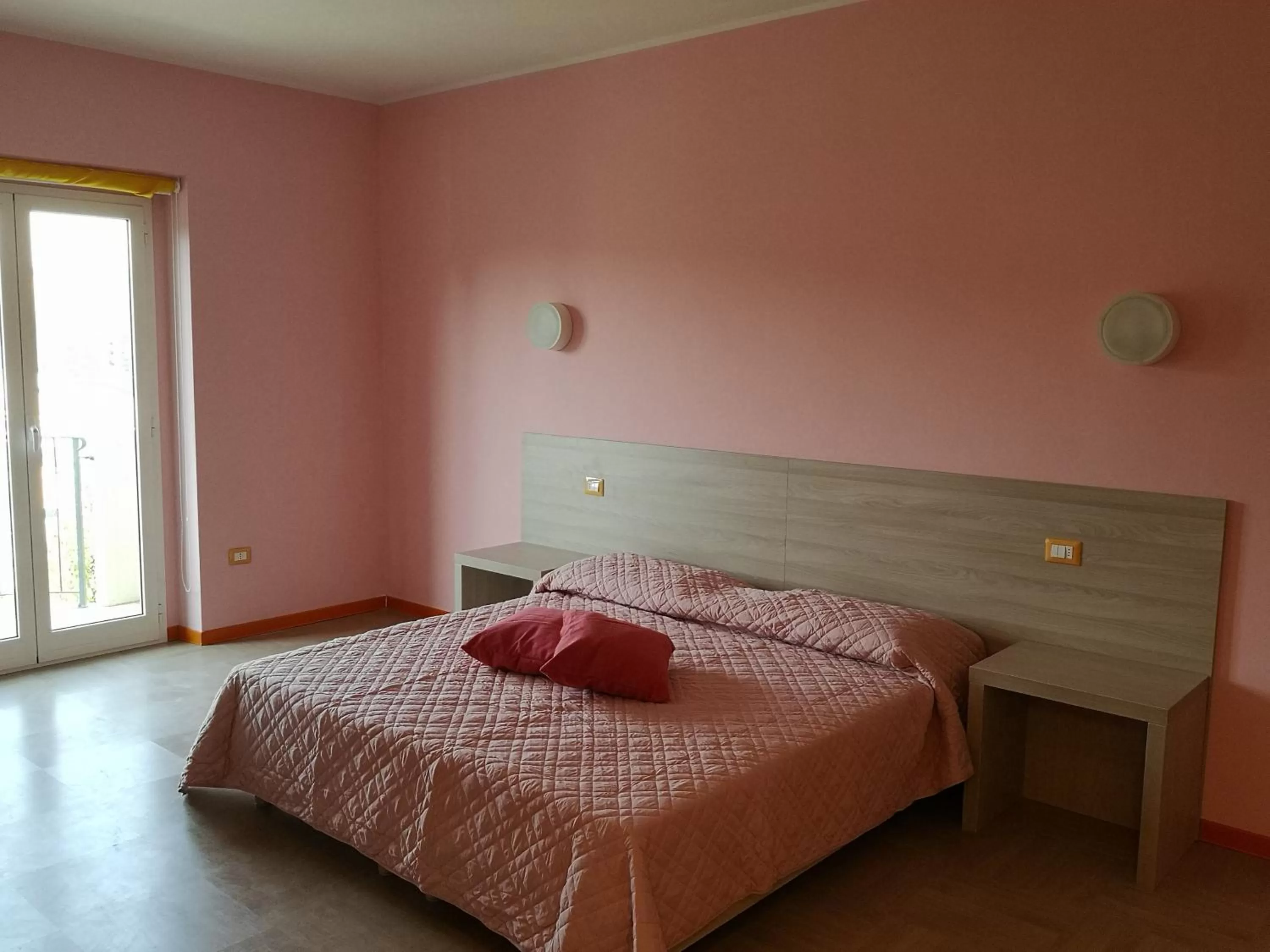 View (from property/room), Bed in Hotel Clodi