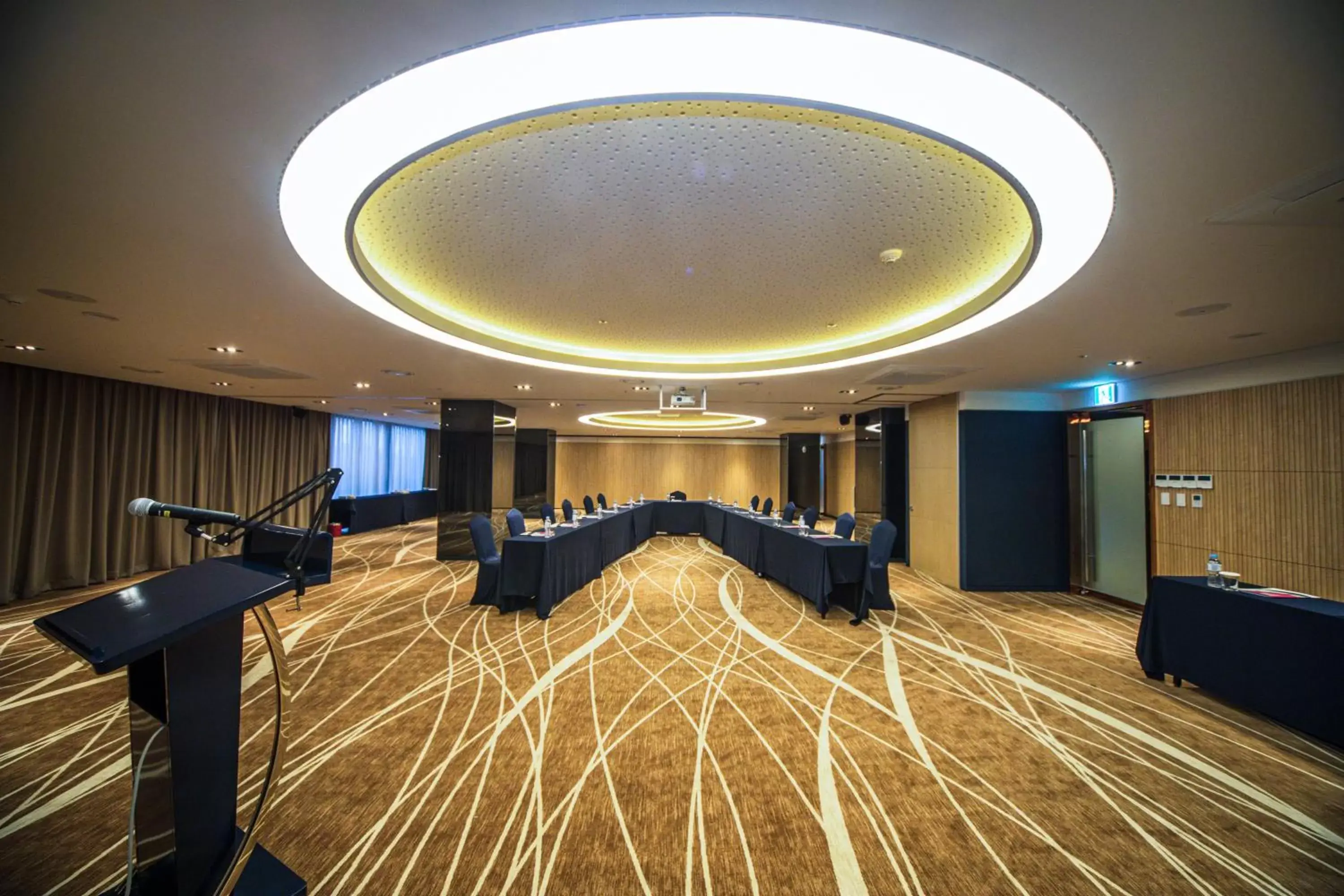 Business facilities in Ramada Encore by Wyndham Busan Station