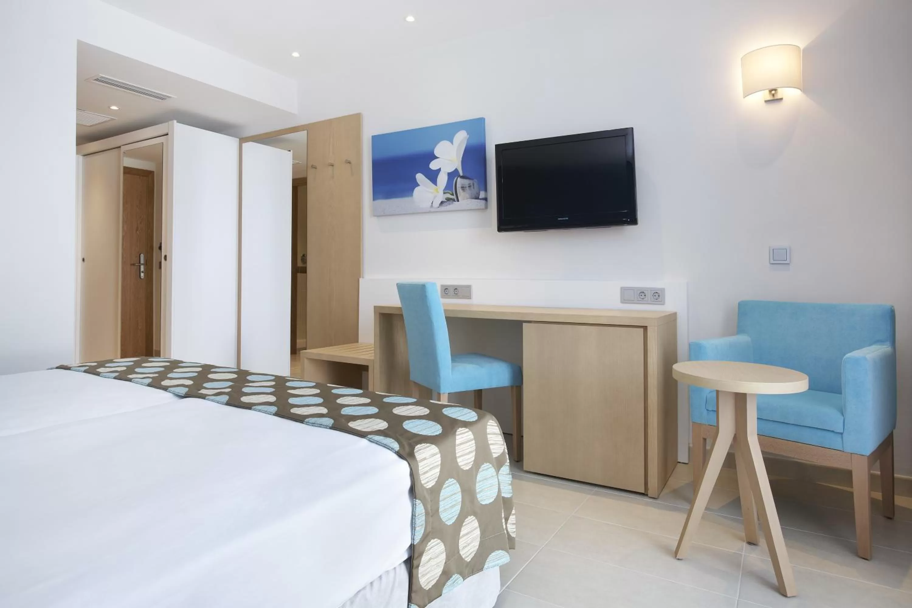 TV and multimedia, Bed in Universal Hotel Marqués