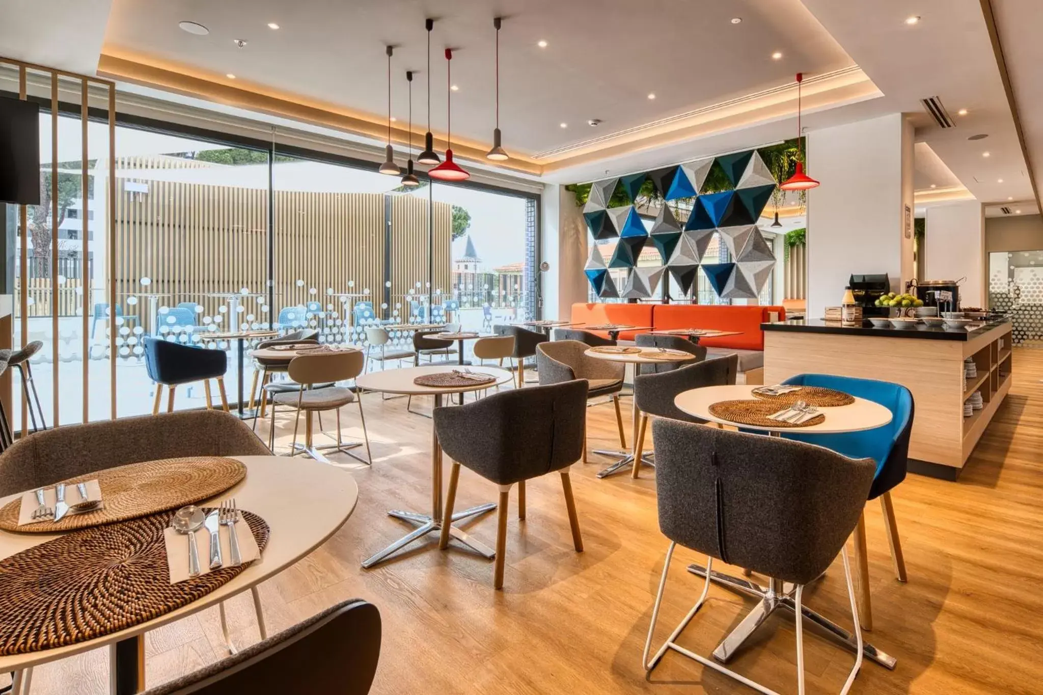 Restaurant/Places to Eat in Holiday Inn Express - Madrid - Airport, an IHG Hotel