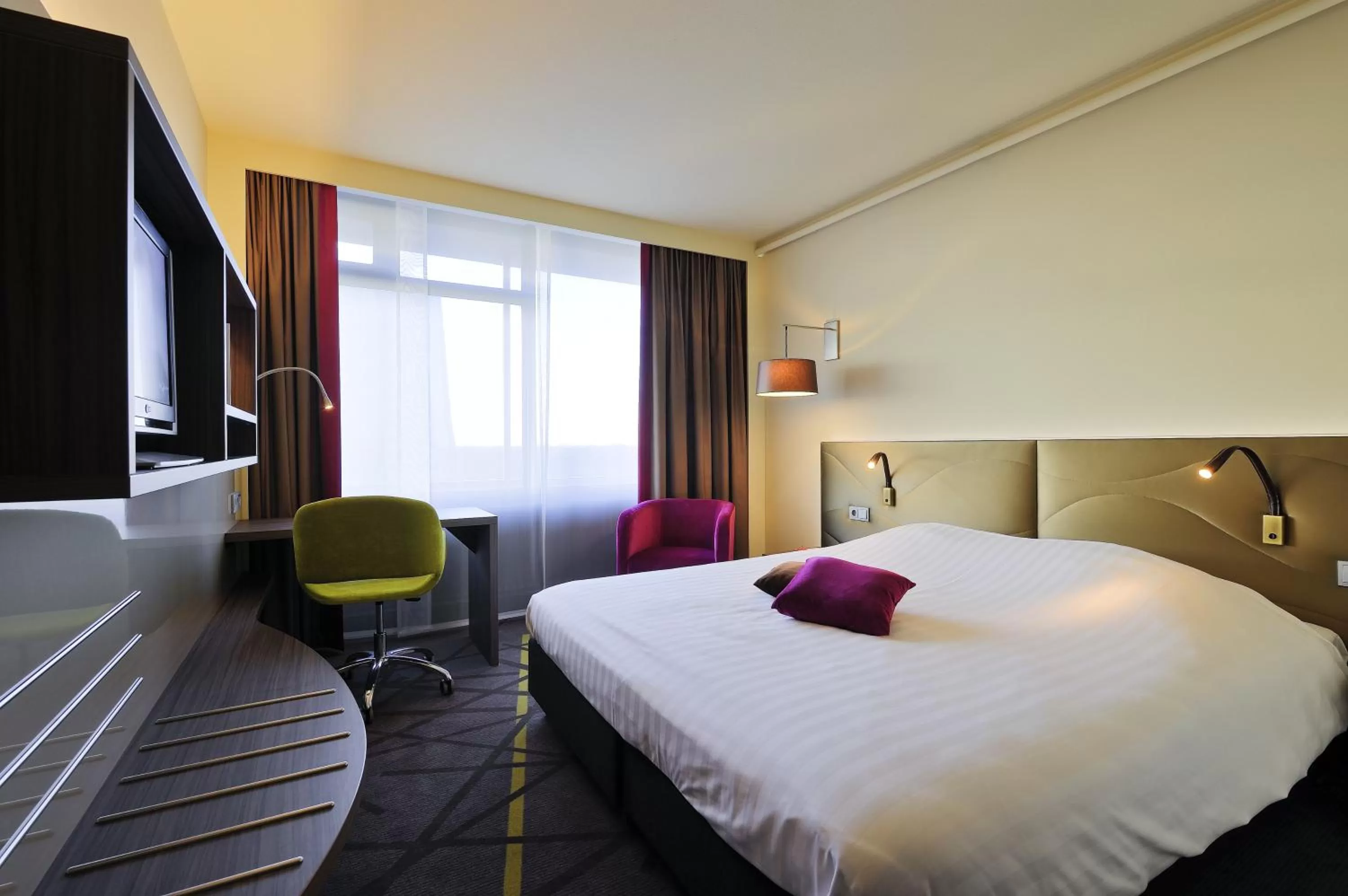 Bedroom, Bed in Mercure Hotel Groningen Martiniplaza