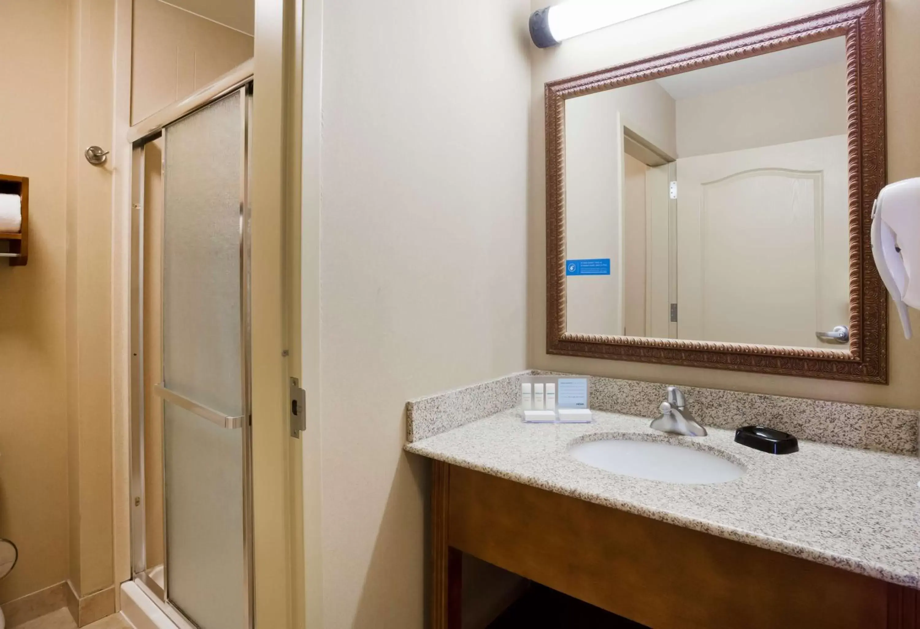 Bathroom in Hampton Inn Fairmont