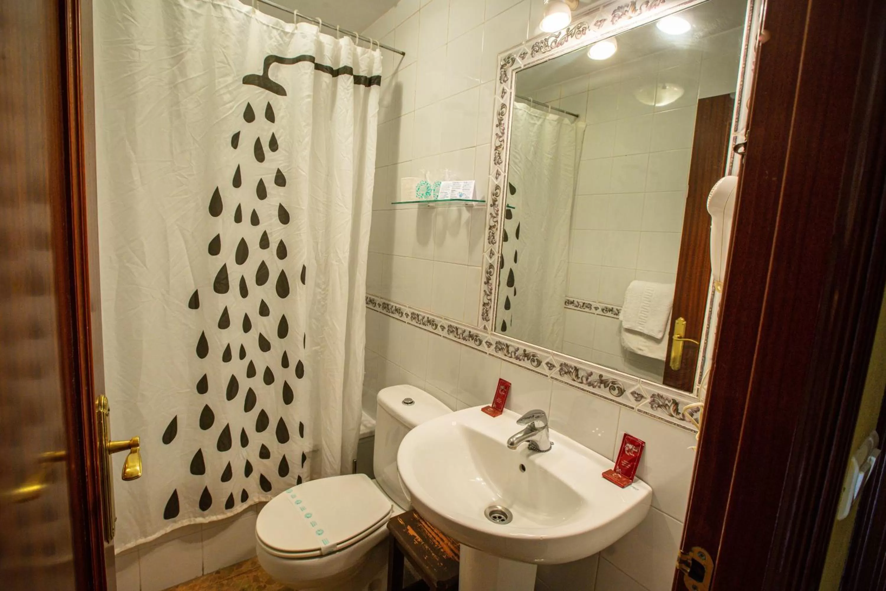 Bathroom in Hotel Arunda II