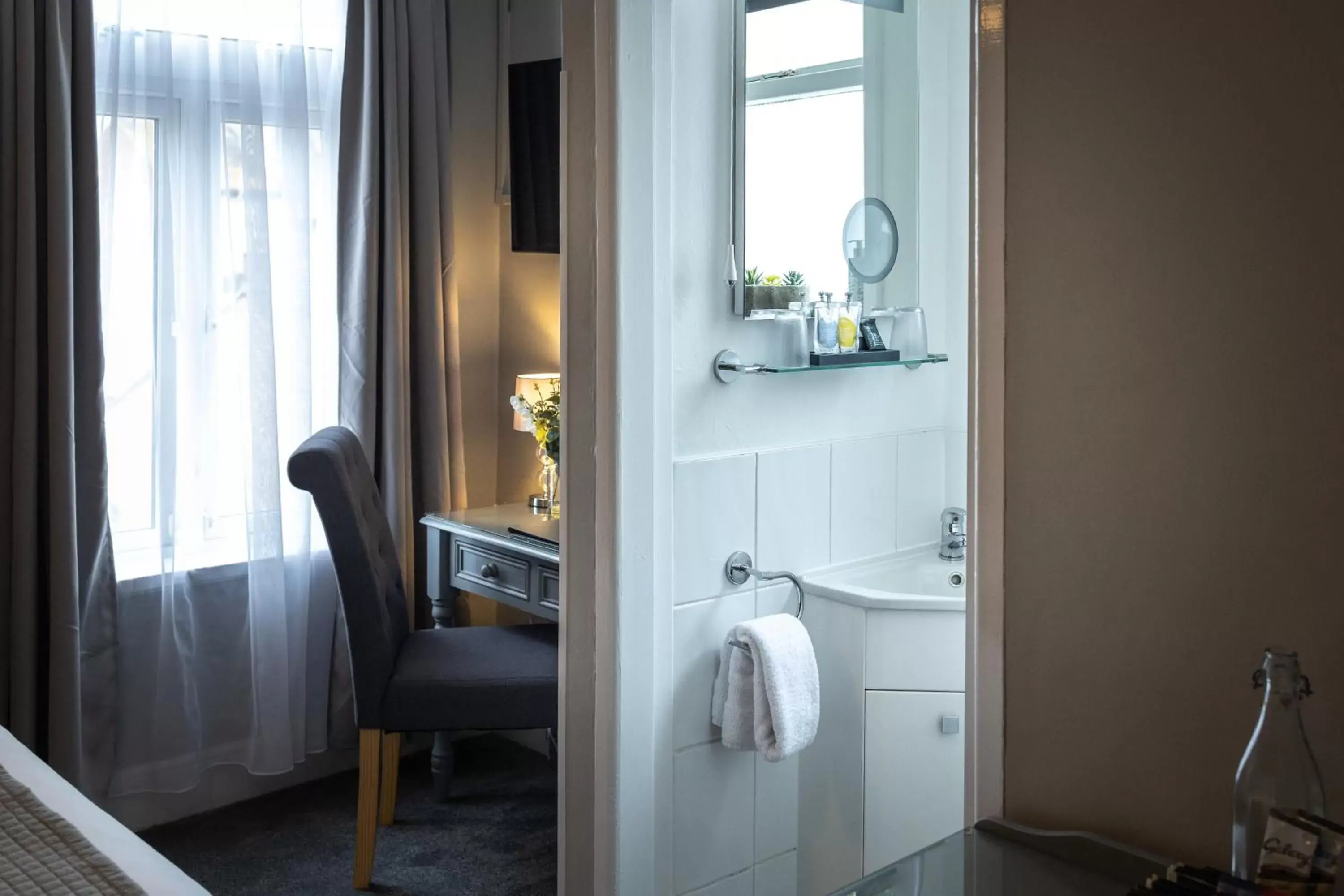 Bedroom, Bathroom in Gloucester House