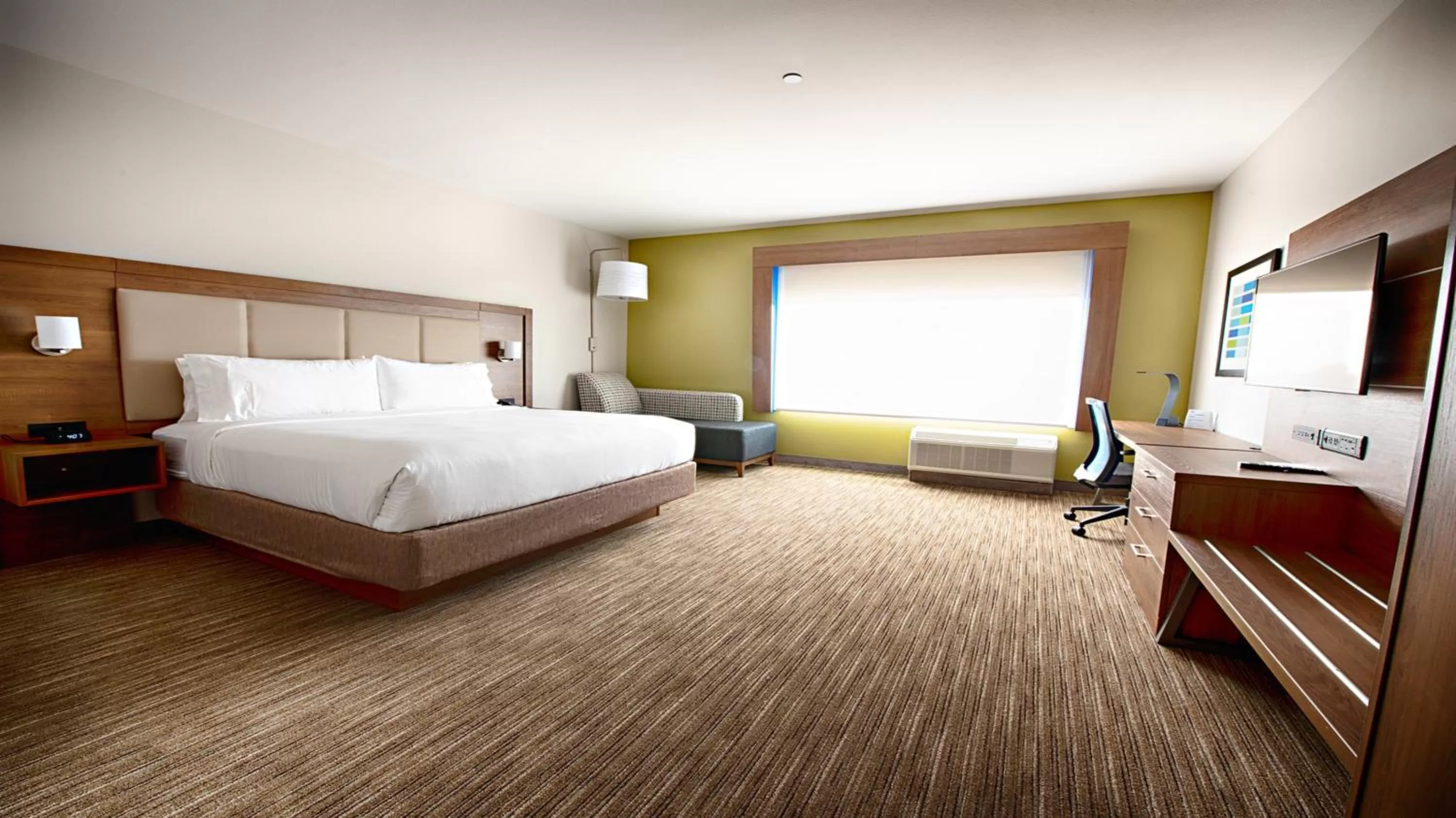 Photo of the whole room, Bed in Holiday Inn Express & Suites Houston Southwest Galleria Area by IHG