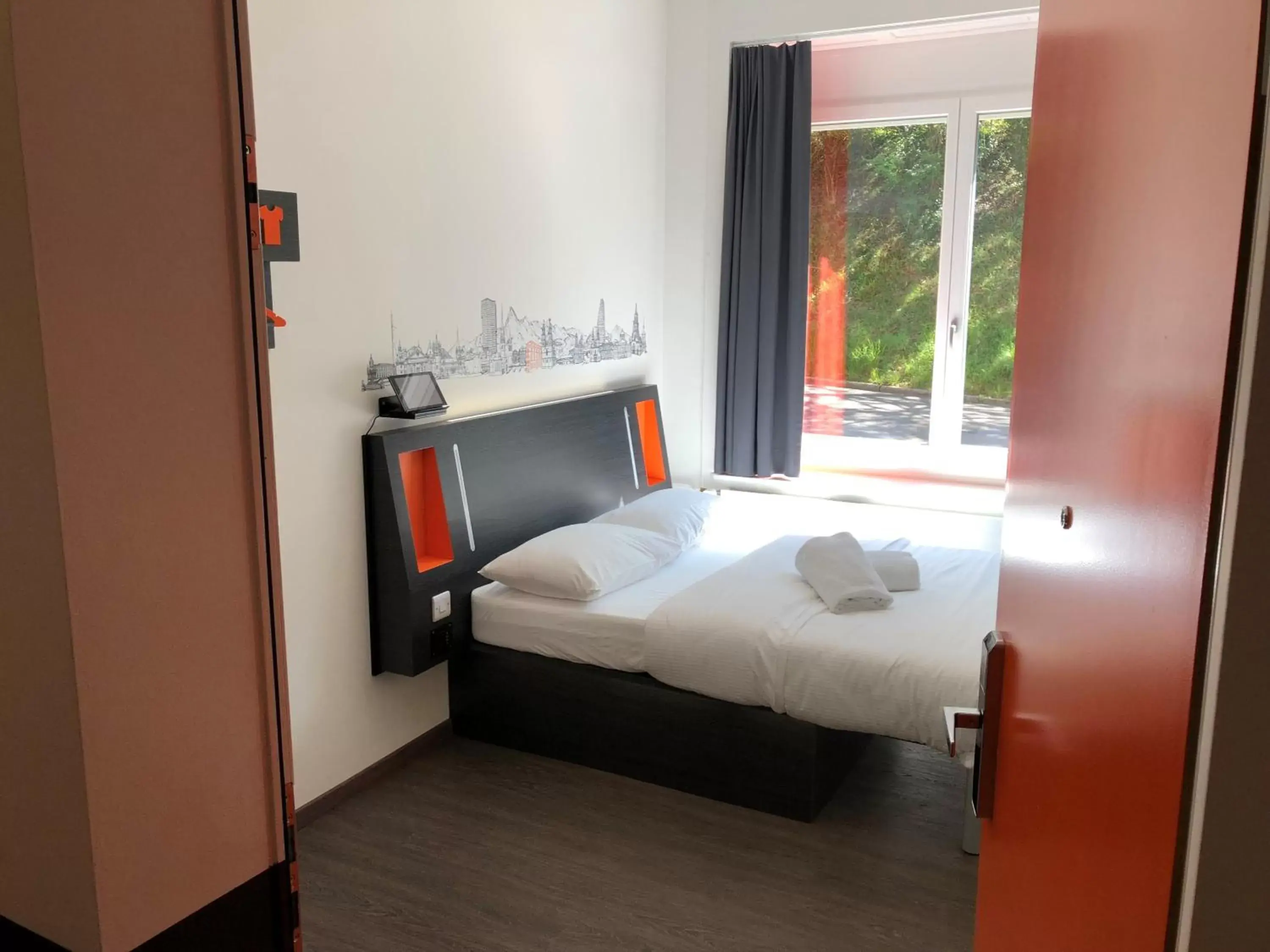 Photo of the whole room, Bed in easyHotel Zürich West