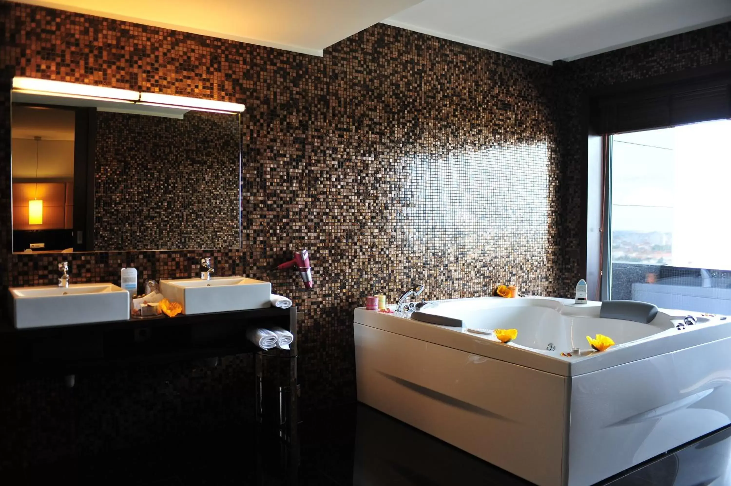 Bathroom in Axis Porto Business & Spa Hotel