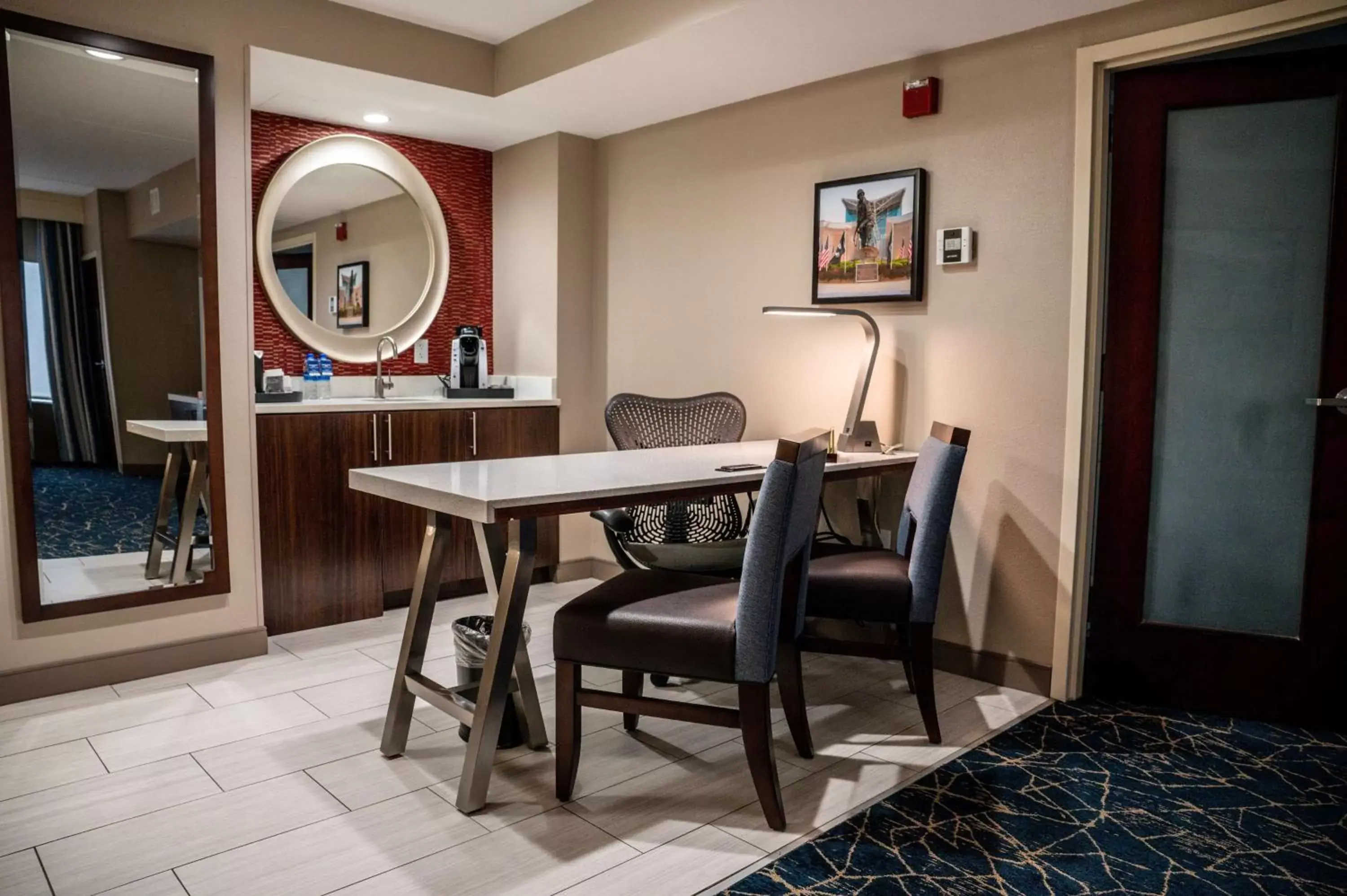 Bedroom, Dining Area in Hilton Garden Inn Fayetteville/Fort Bragg
