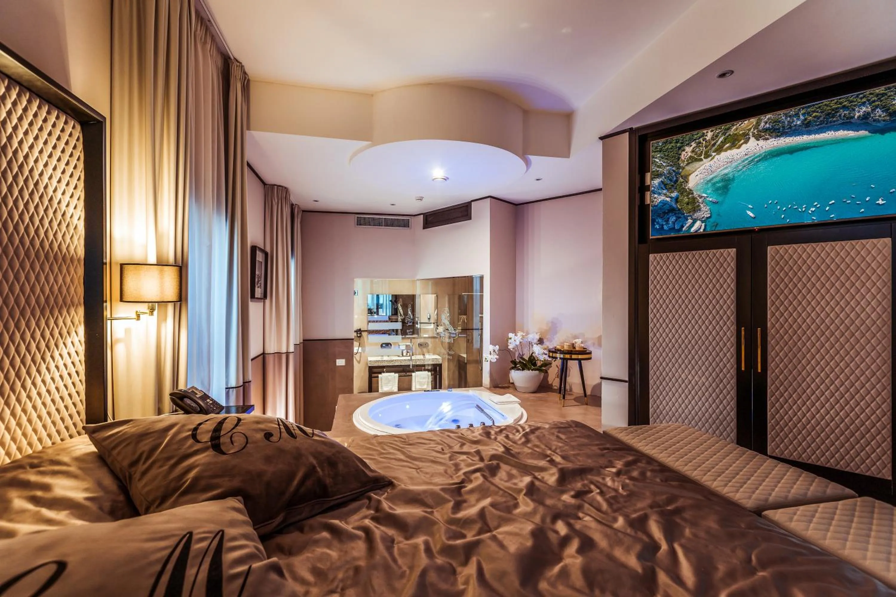 Photo of the whole room, Bed in La Locanda Del Conte Mameli