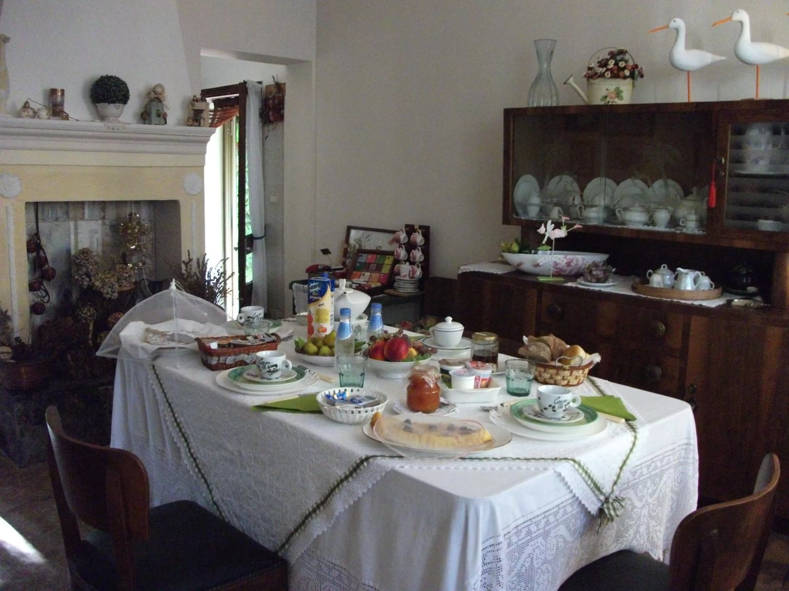 Entertainment, Restaurant/Places to Eat in Bed And Breakfast Di Manu