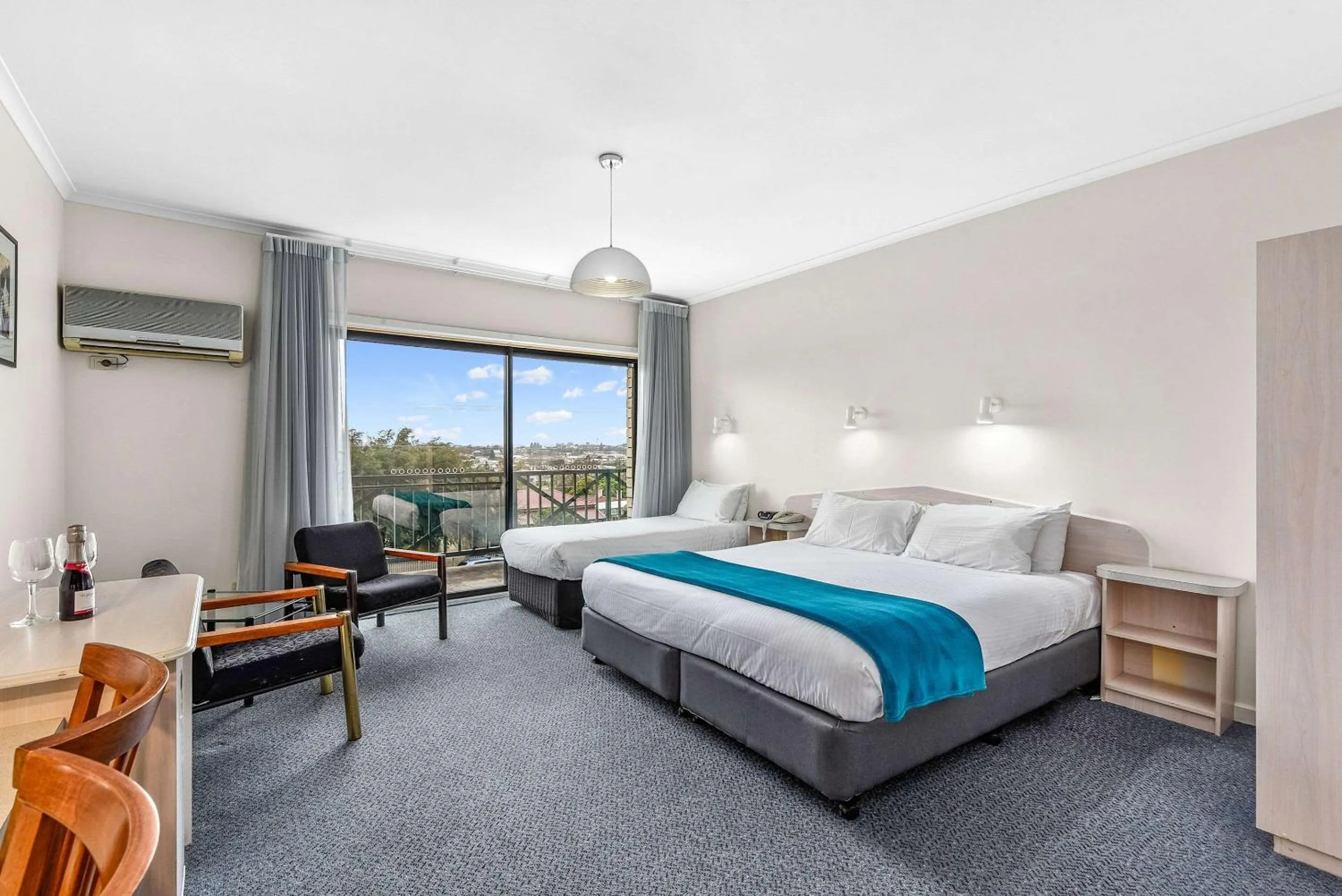 Bedroom, Bed in Comfort Inn The Lakes