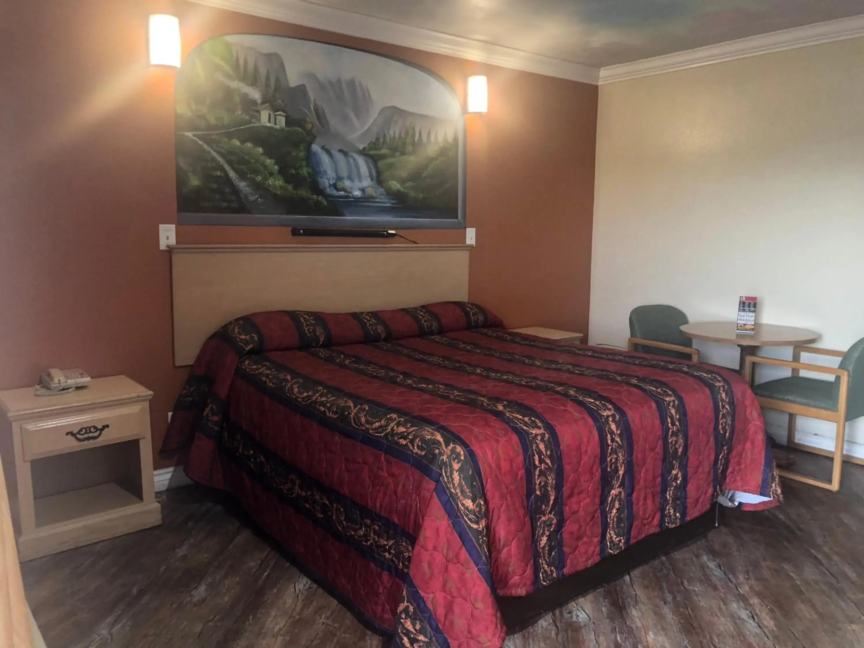 Bed in Robinhood Motel