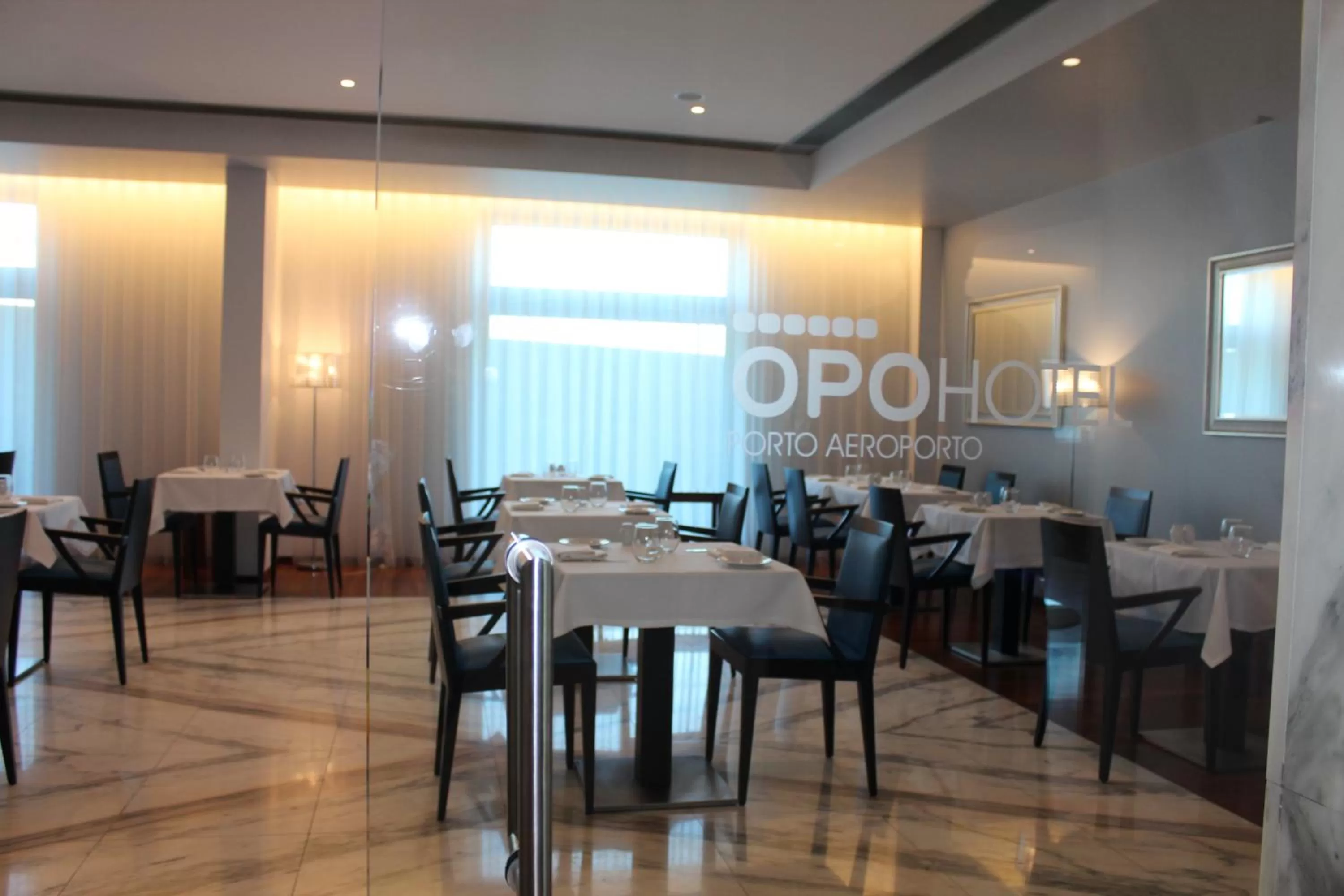 Restaurant/places to eat in OPOHOTEL Porto Aeroporto