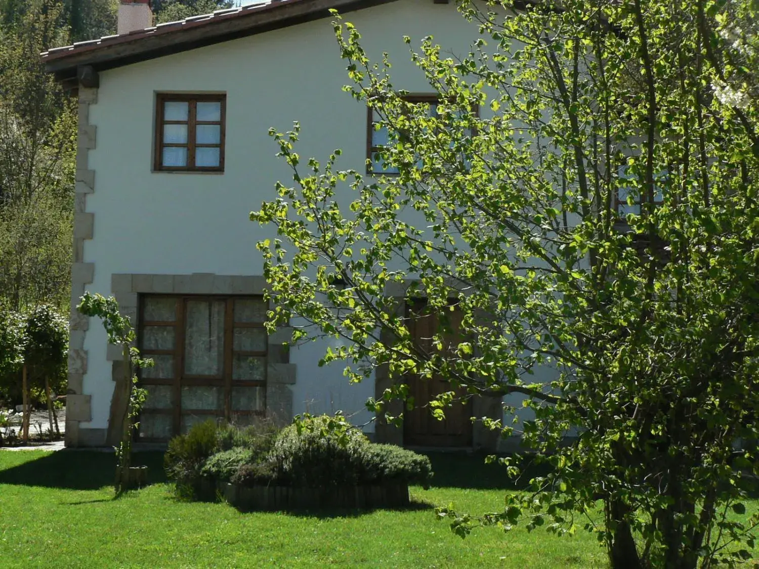 Garden, Property Building in Viviendas Rurales El Covaju