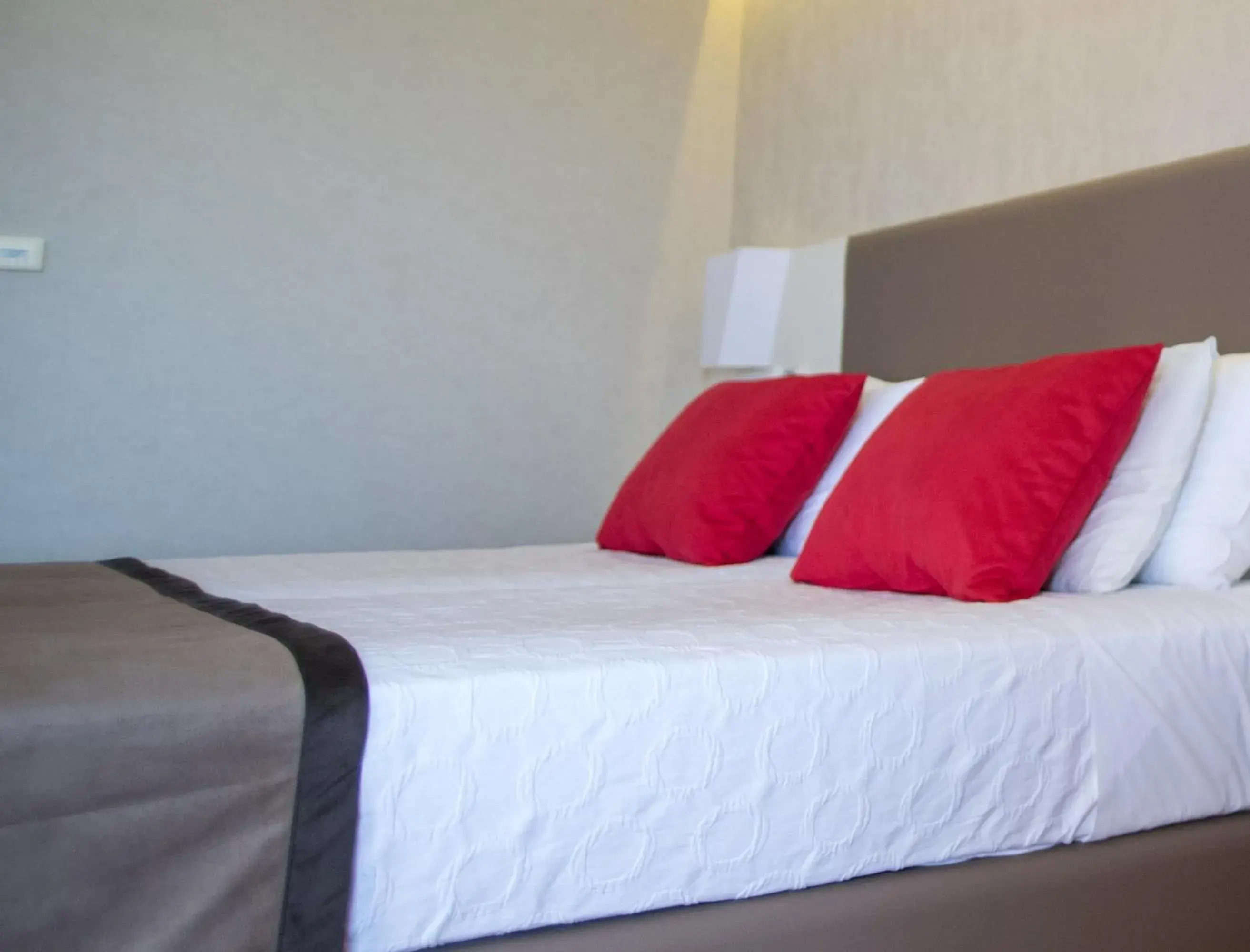 Bed in Ramada Plaza Thraki