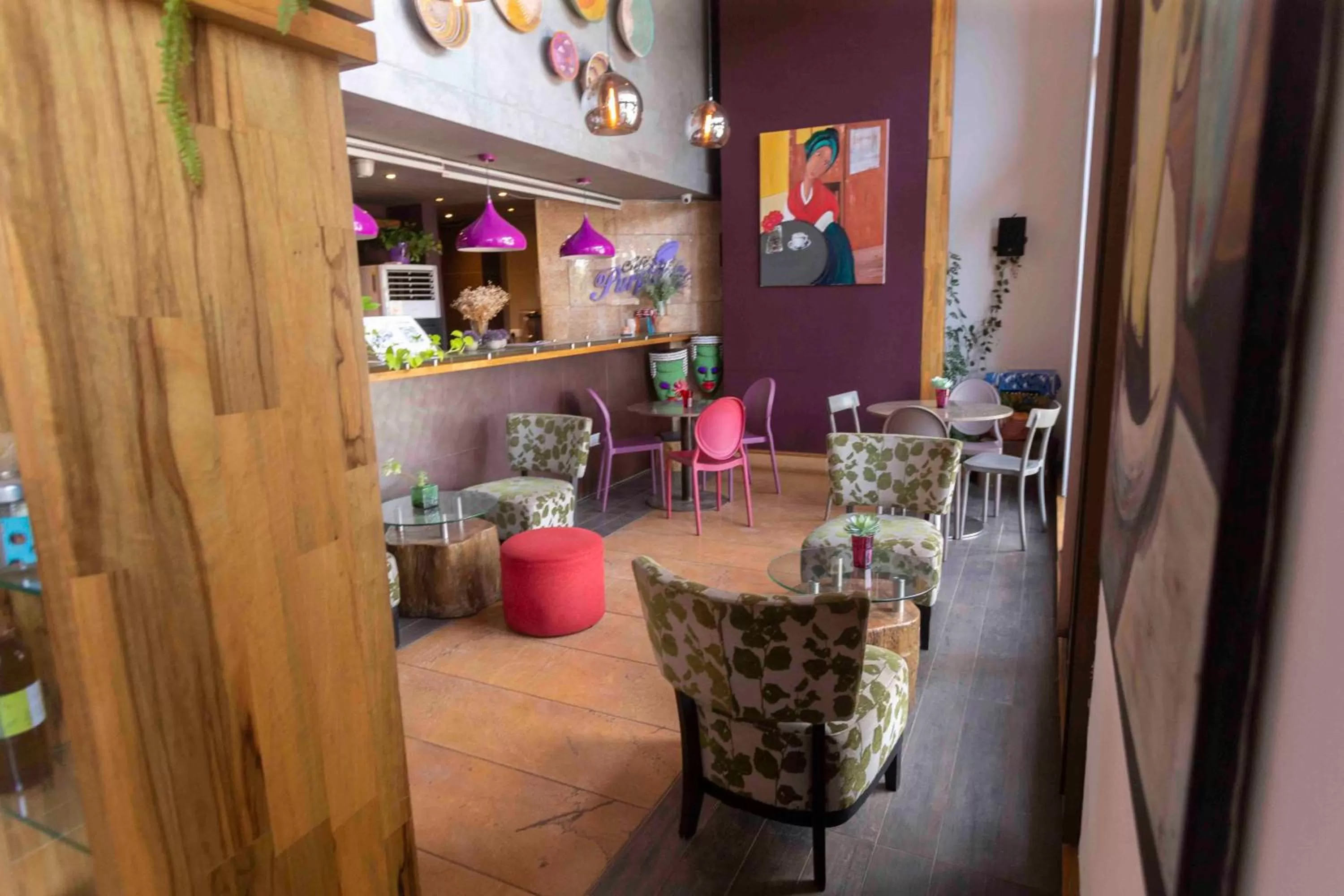 Restaurant/places to eat in Roots Hotel Apartment