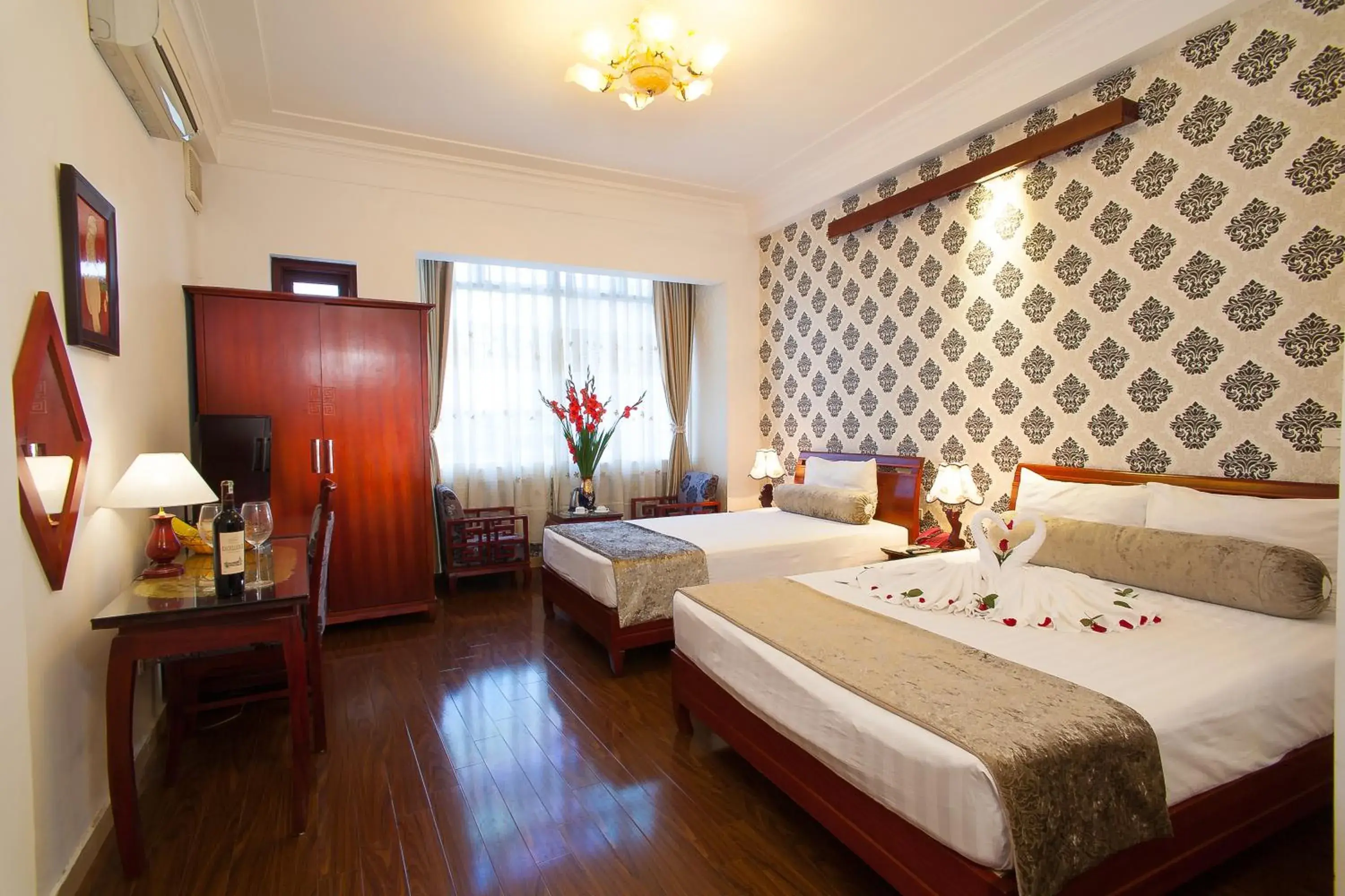 Bedroom, Bed in Hanoi Luxury Hotel