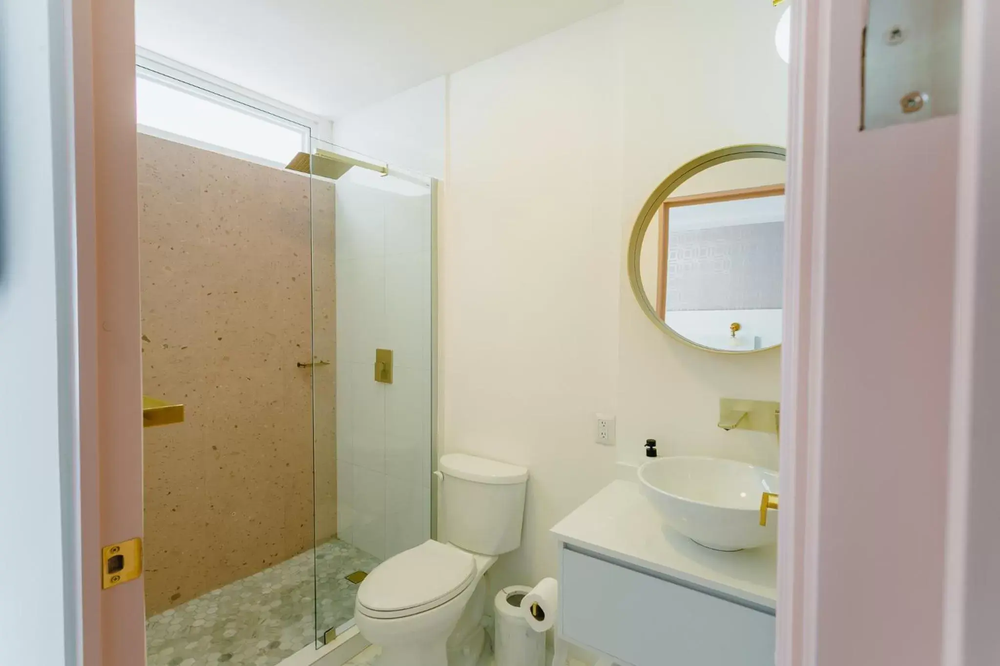 Shower, Bathroom in Casa Oxa Hotel