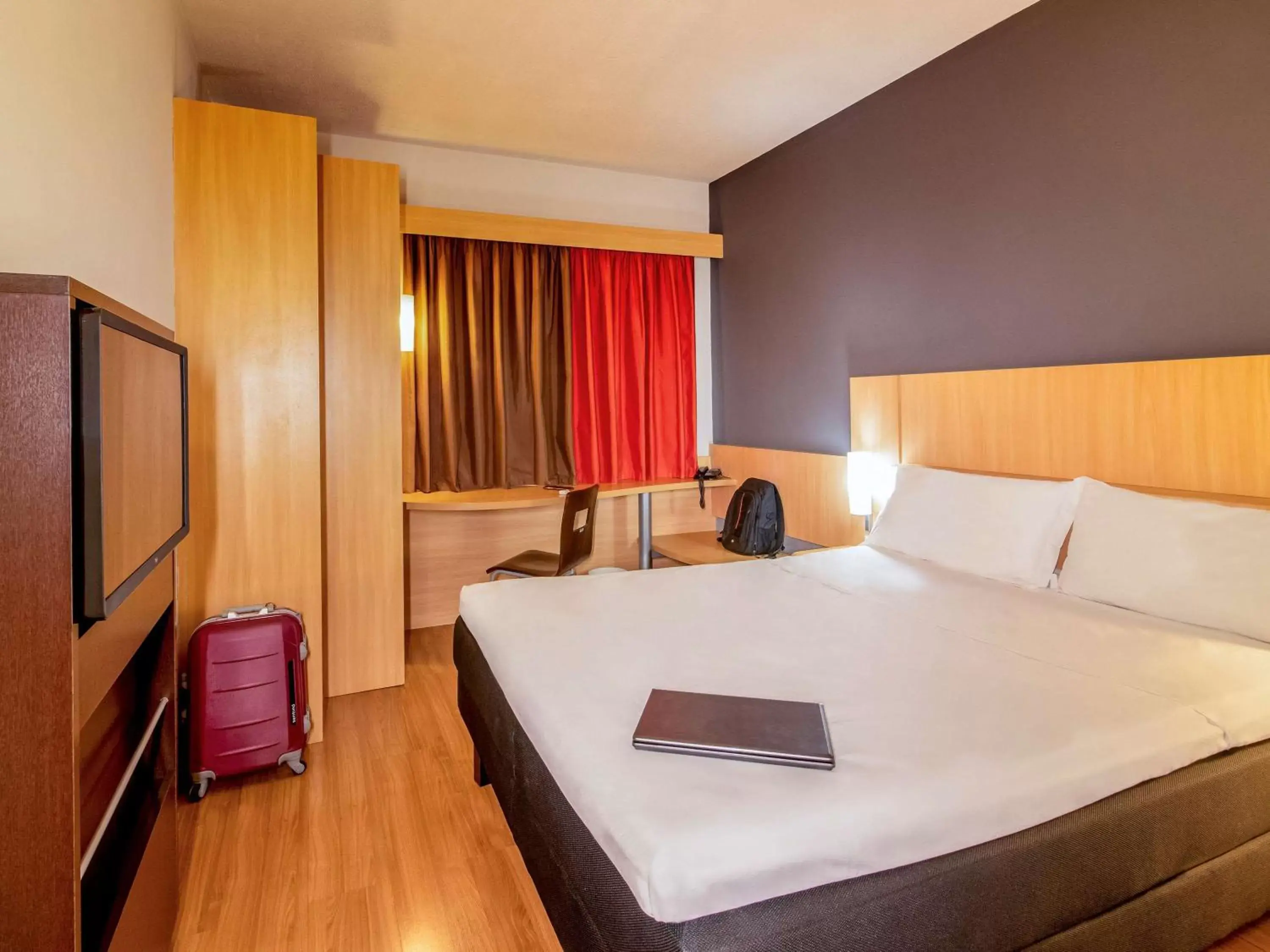 Photo of the whole room, Bed in ibis Petrolina