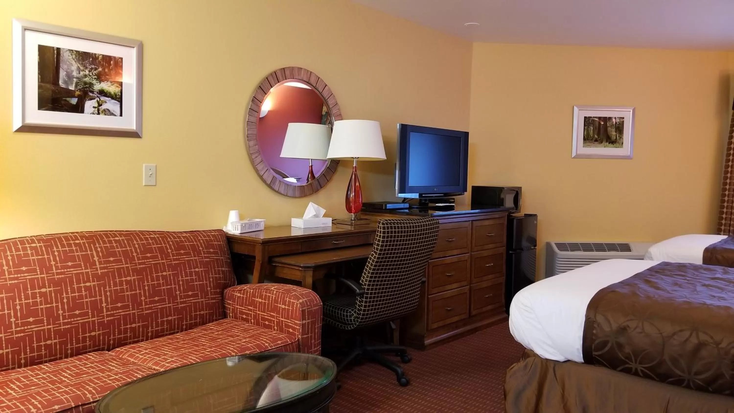 Photo of the whole room, Bed in Dew Drop Inn