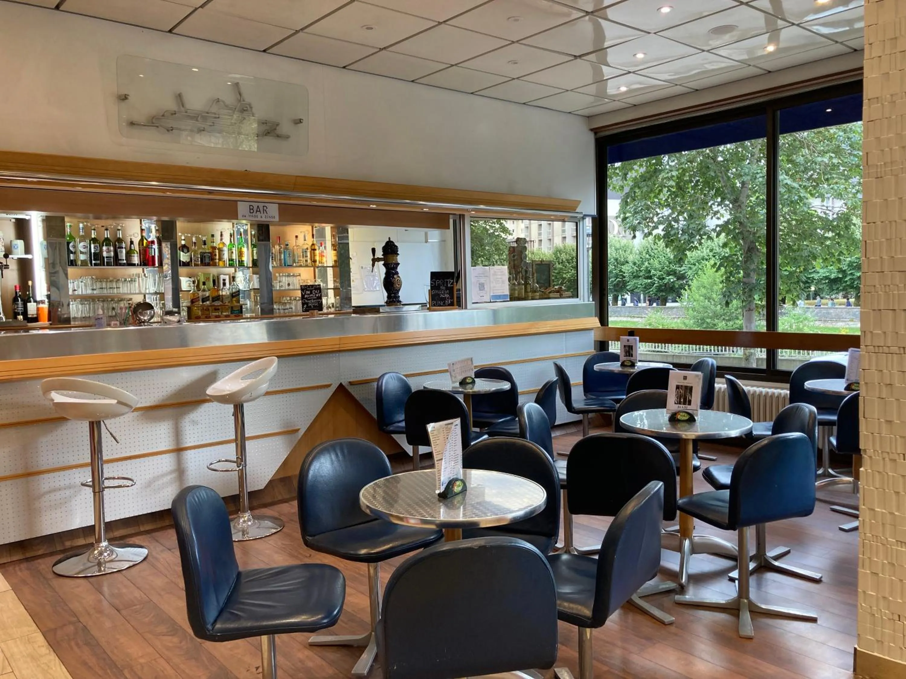 Lounge or bar in Hôtel Christina Lourdes