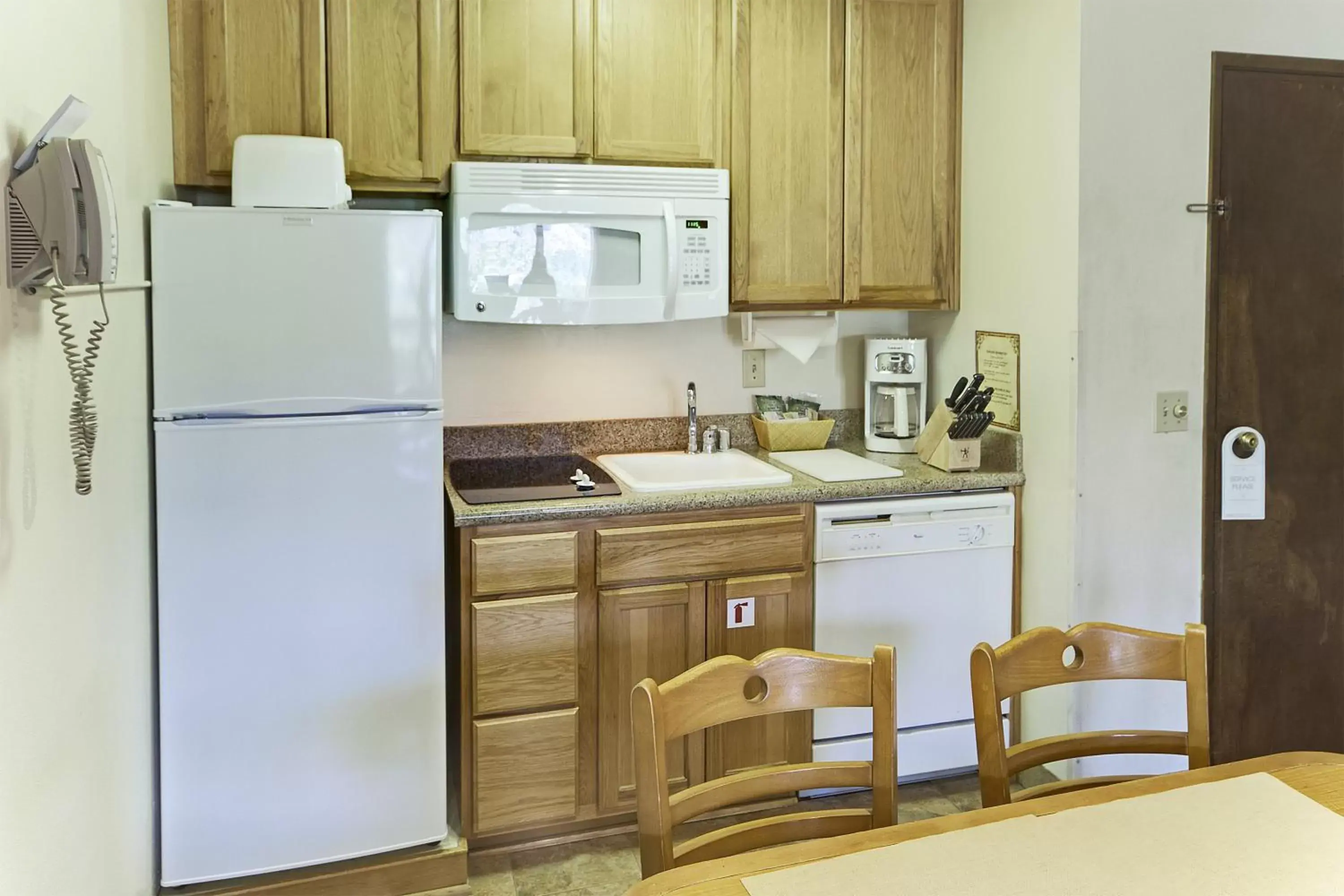 Photo of the whole room, Kitchen/Kitchenette in Heidelberg Inn