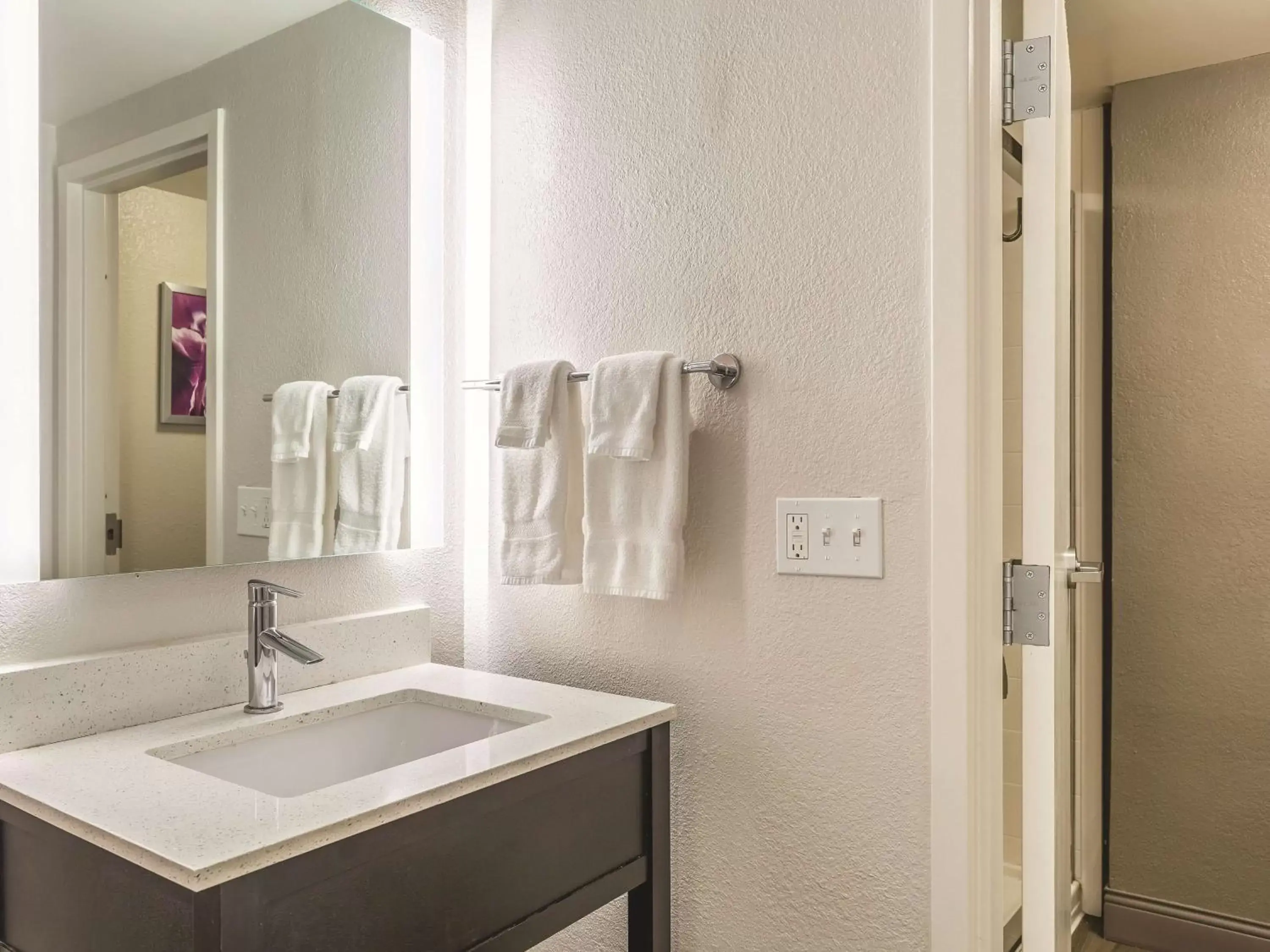 Bathroom in La Quinta by Wyndham Columbia / Fort Meade