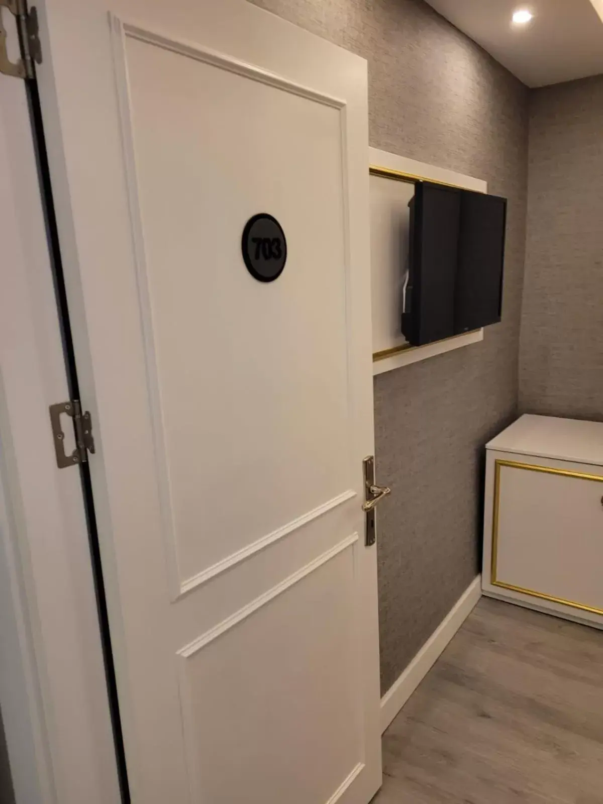 TV and multimedia, Bathroom in MR BEYAZ BUTİK HOTEL