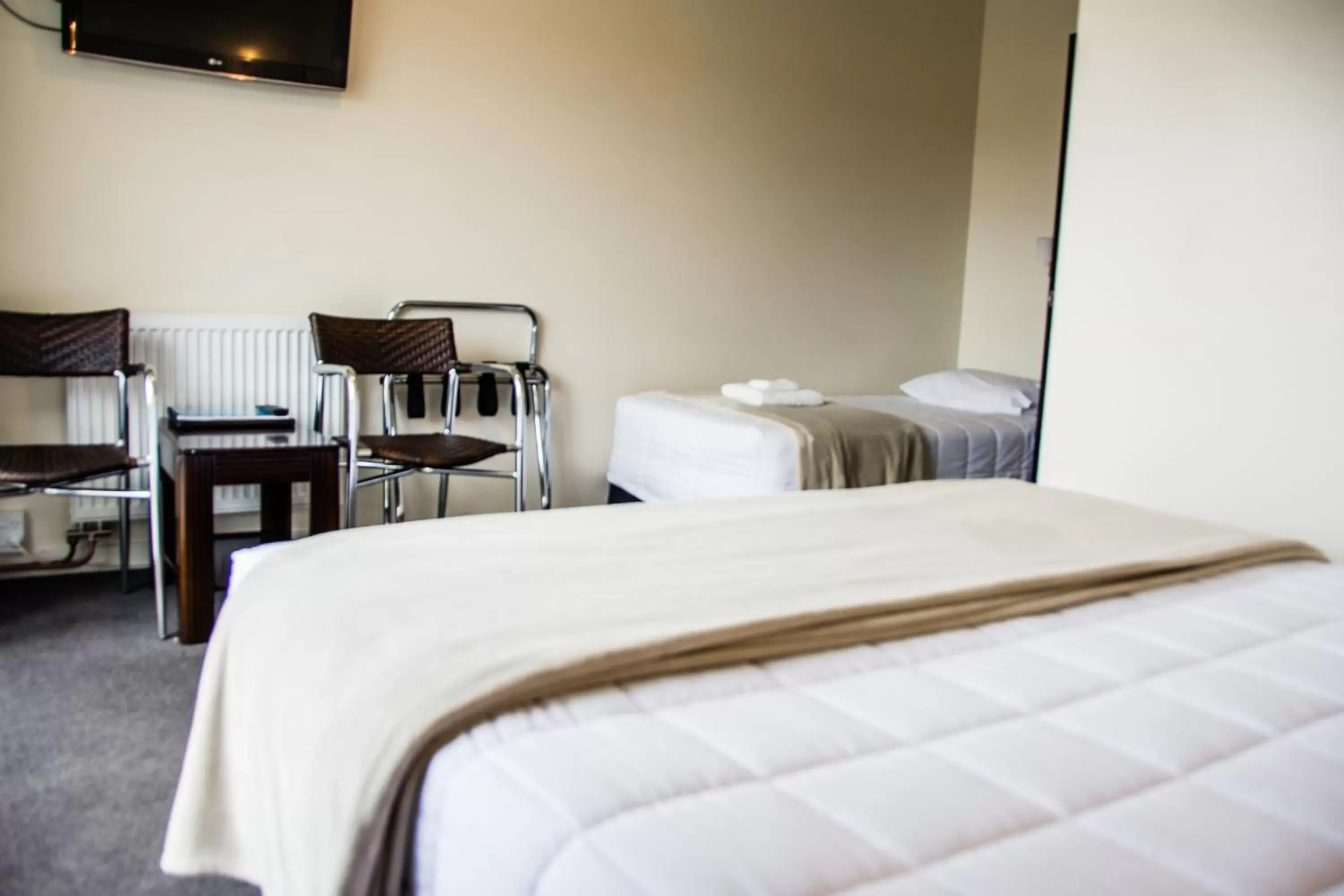 Bedroom, Bed in Fiordland Hotel