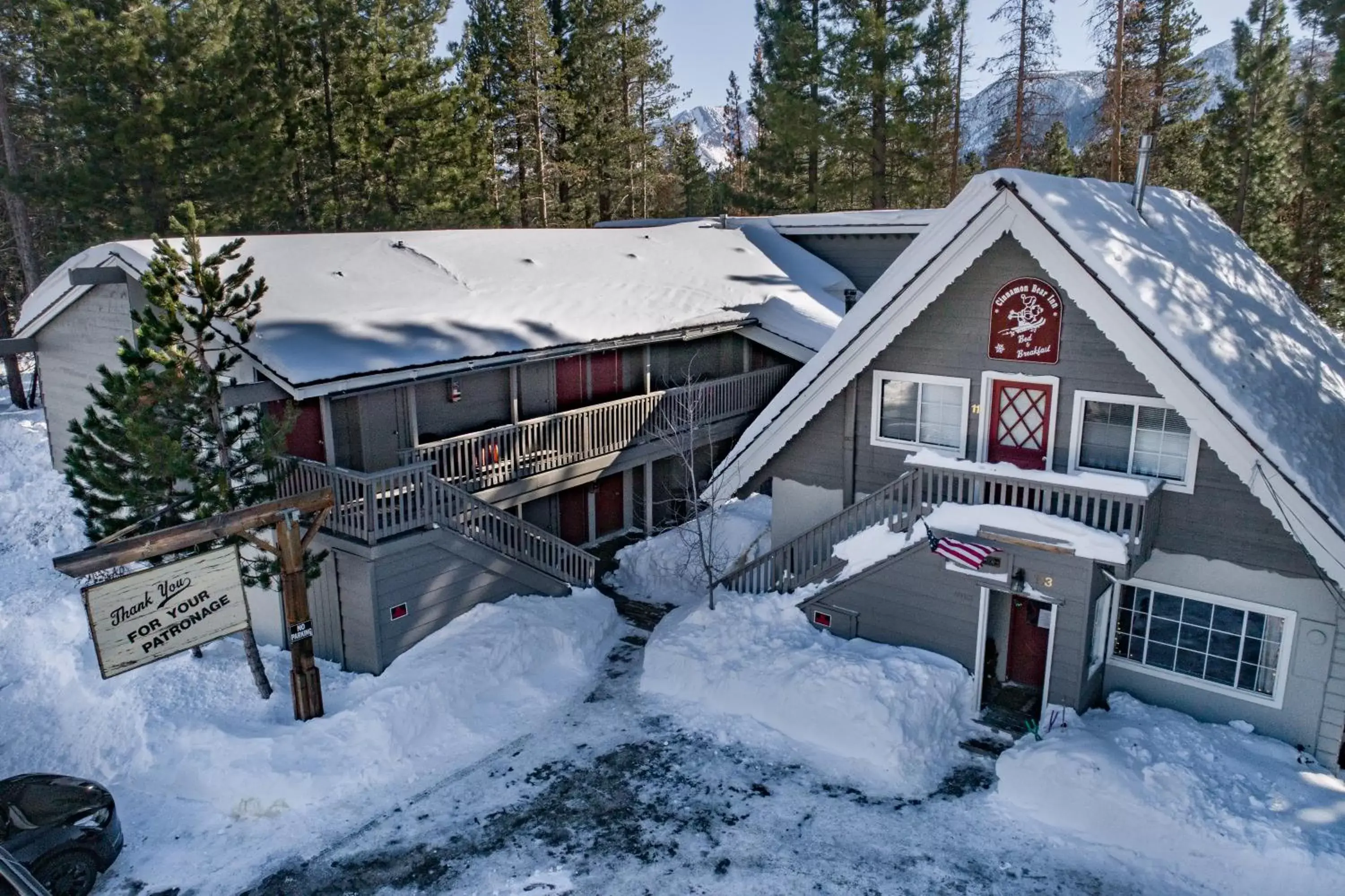 Property building, Winter in Cinnamon Bear Inn