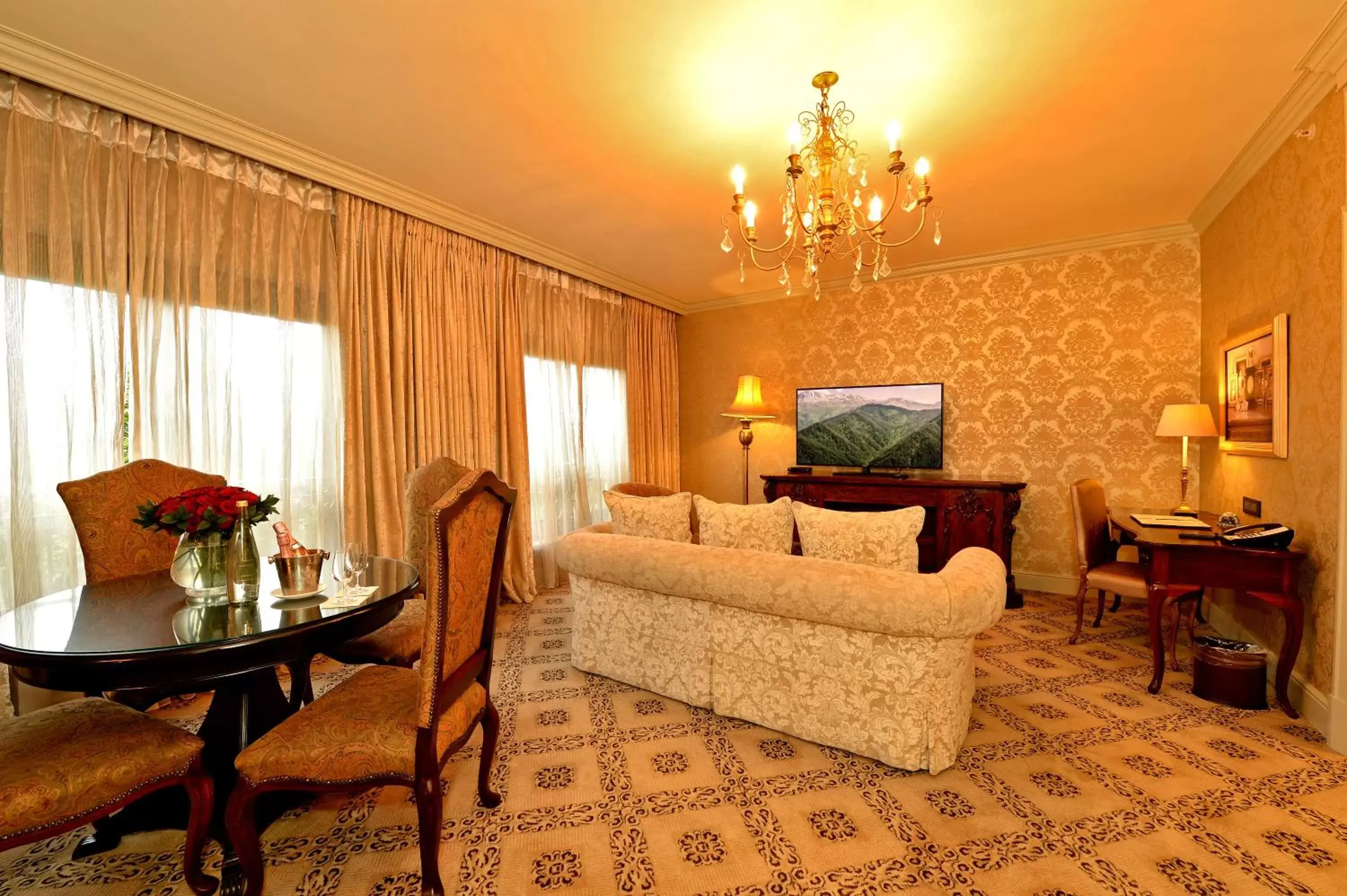 Living room, Seating Area in Palazzo Hotel