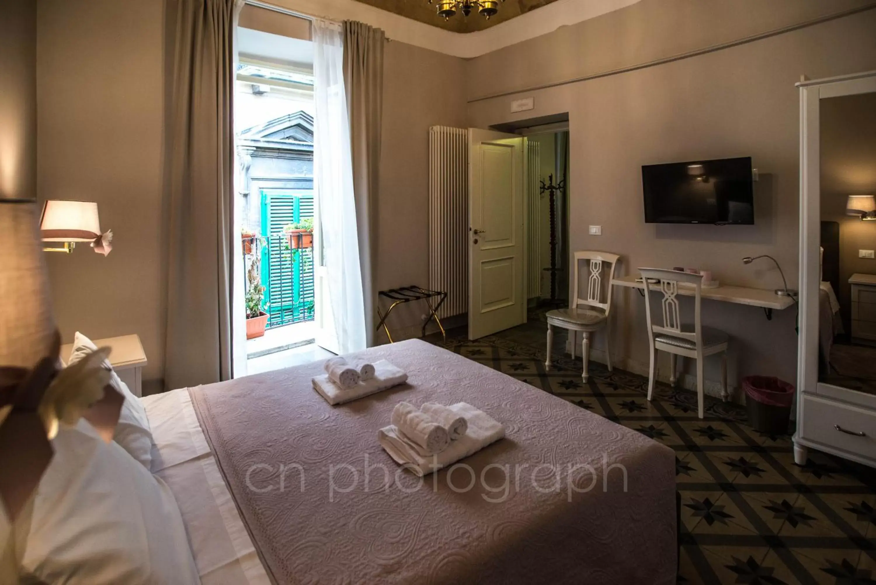 Photo of the whole room in La Dimora del Falconiere - Luxury Suites