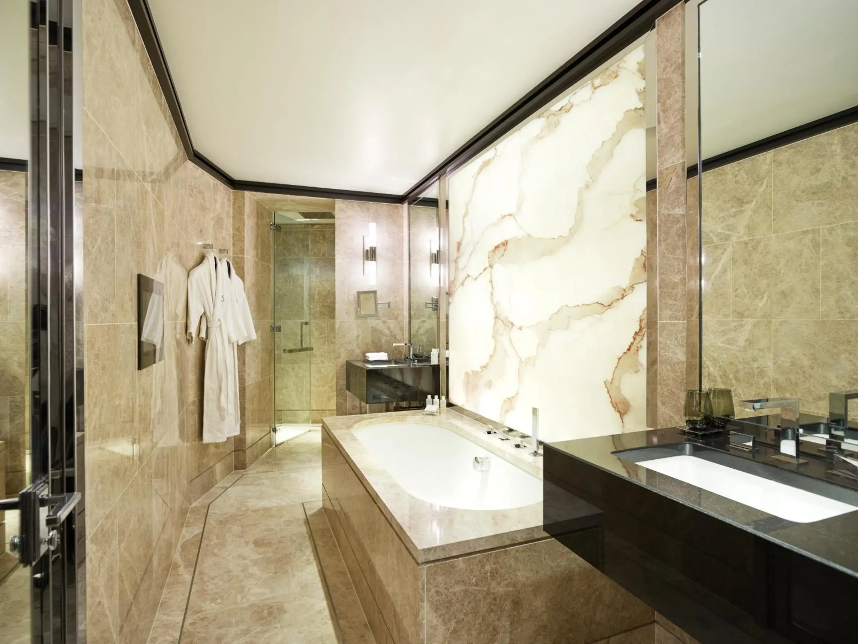 Shower, Bathroom in 45 Park Lane - Dorchester Collection