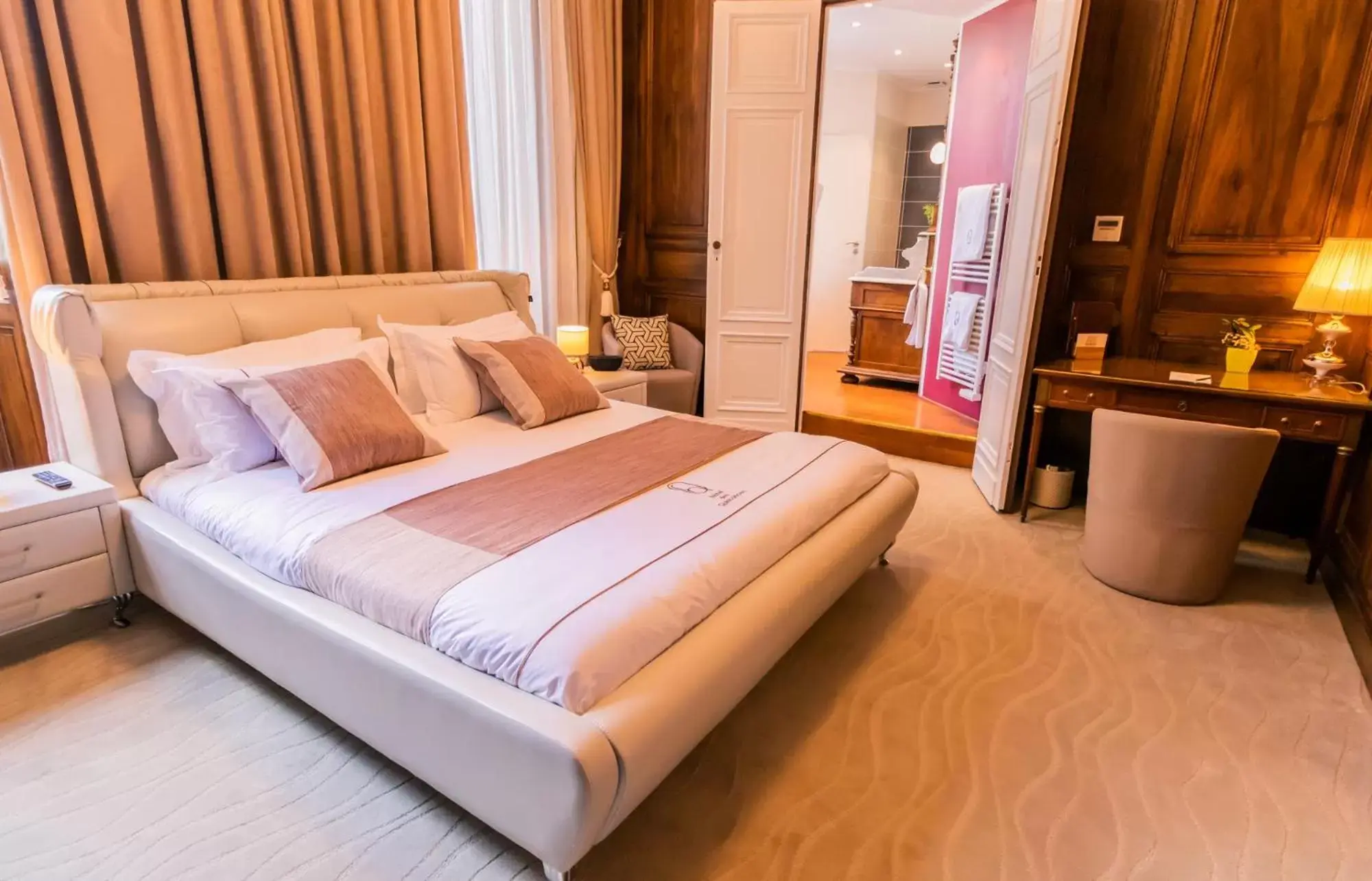 Bed in Hotel des Quinconces Bordeaux Centre