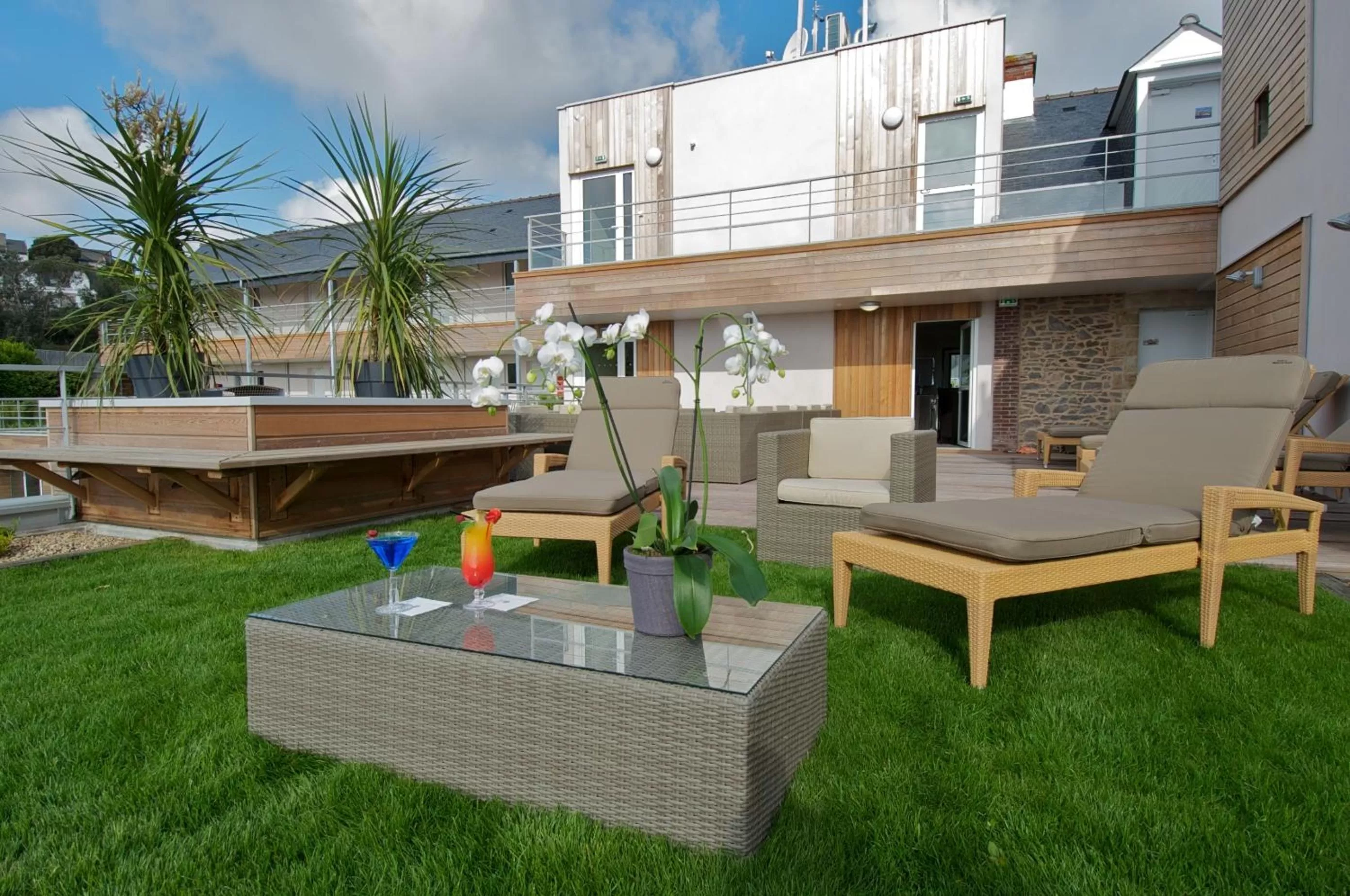 Garden in Best Western Plus Les Terrasses de Bréhat