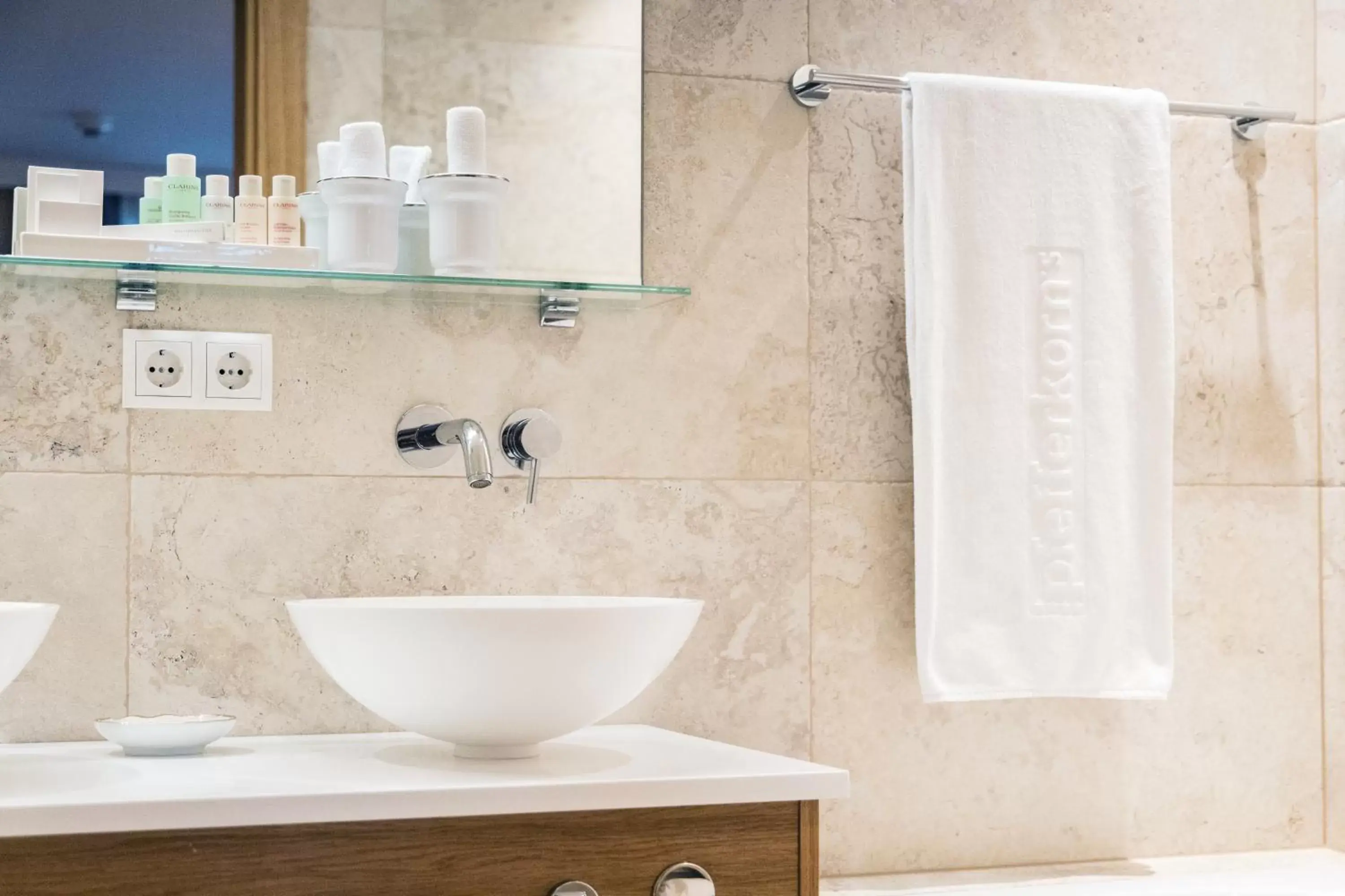 Photo of the whole room, Bathroom in Pfefferkorn's Hotel