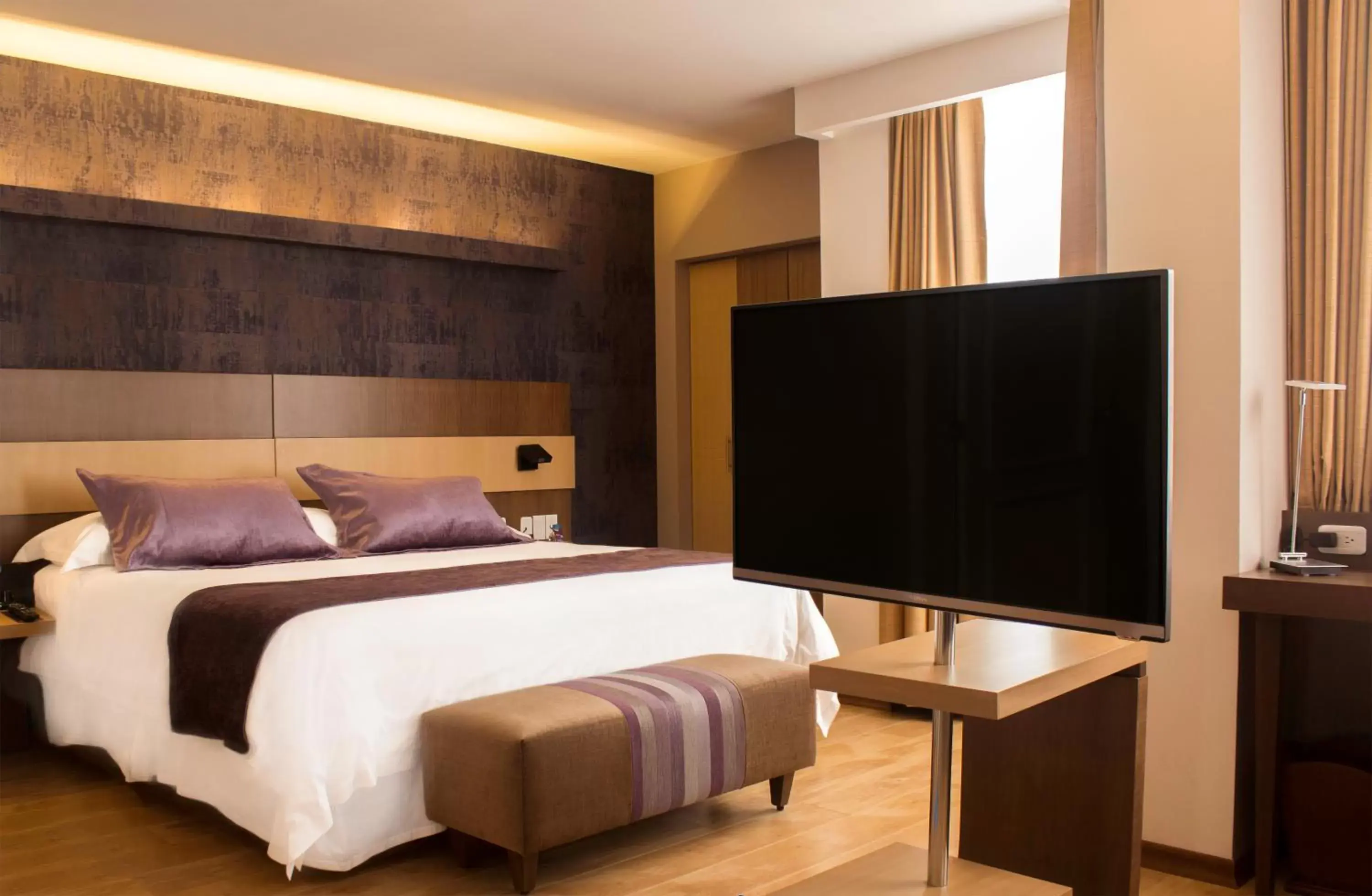 Day, Bed in Mercure Alameda Quito