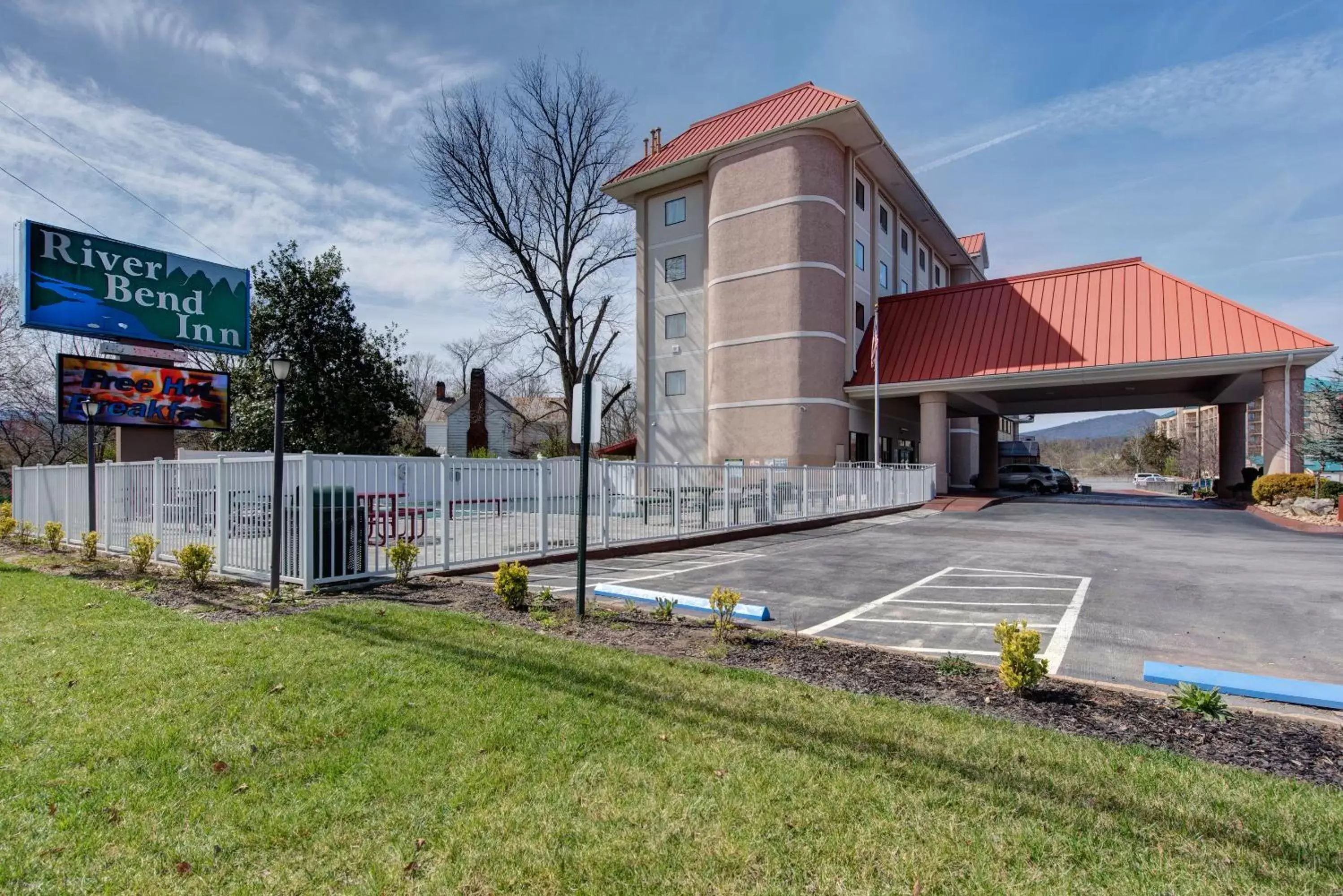 Facade/entrance, Property Building in River Bend Inn - Pigeon Forge