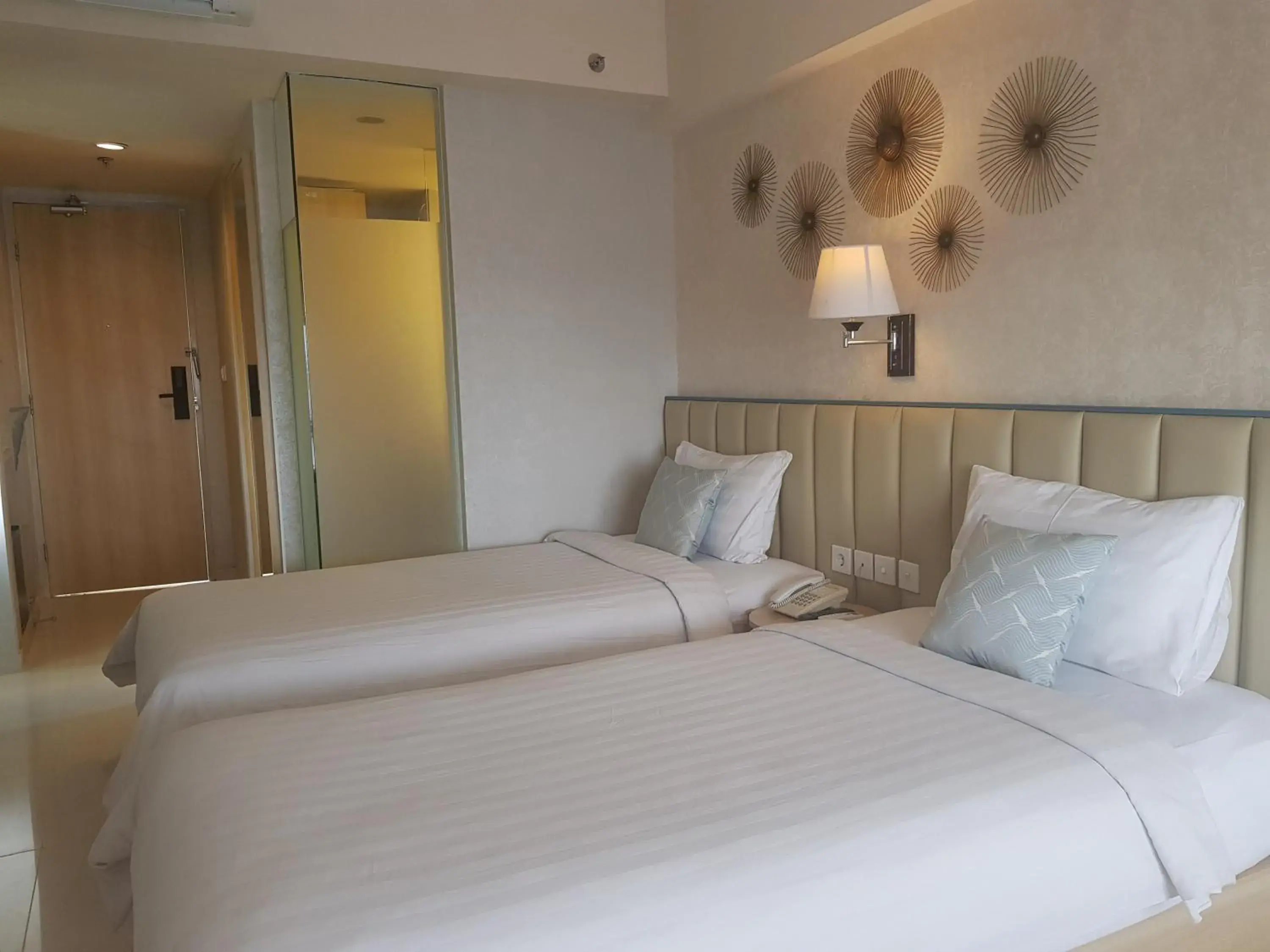 Photo of the whole room, Bed in Solaris Hotel Kuta