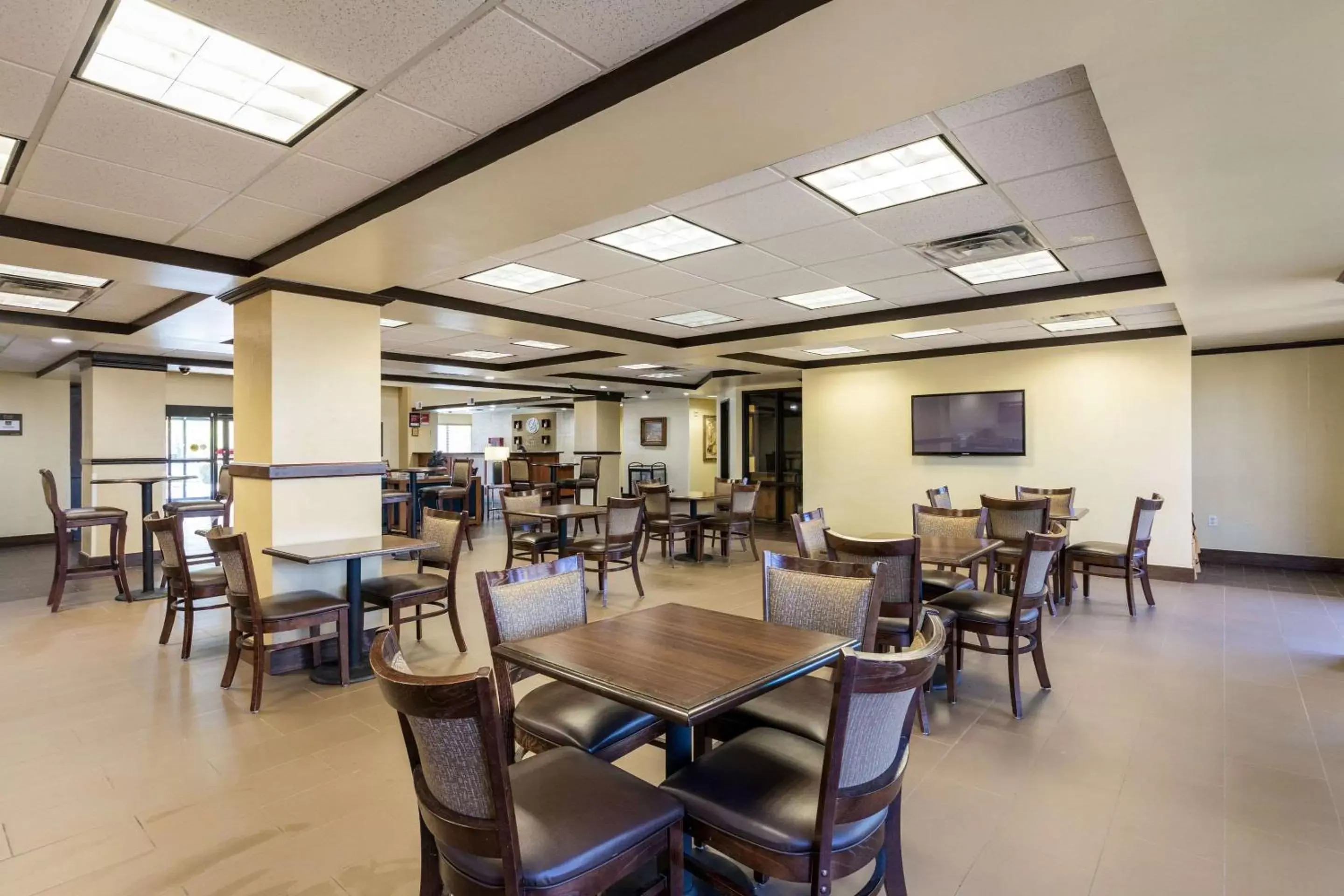 Restaurant/Places to Eat in Comfort Suites Austin Airport
