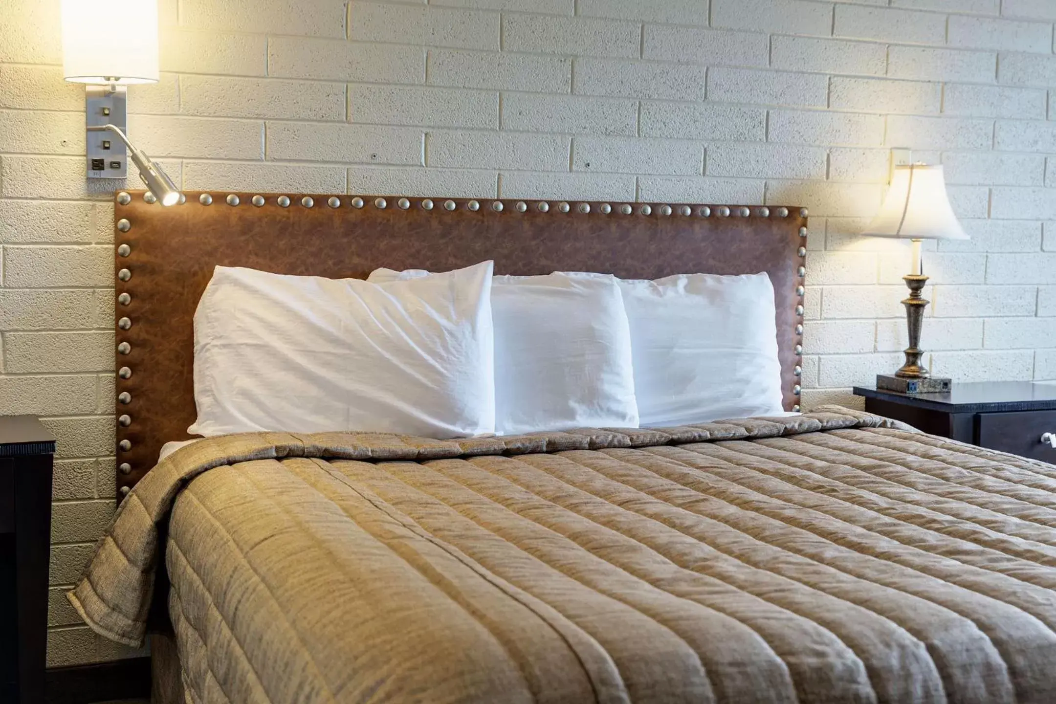 Bedroom, Bed in El Rancho Hotel Bedroom, Bed in El Rancho Hotel