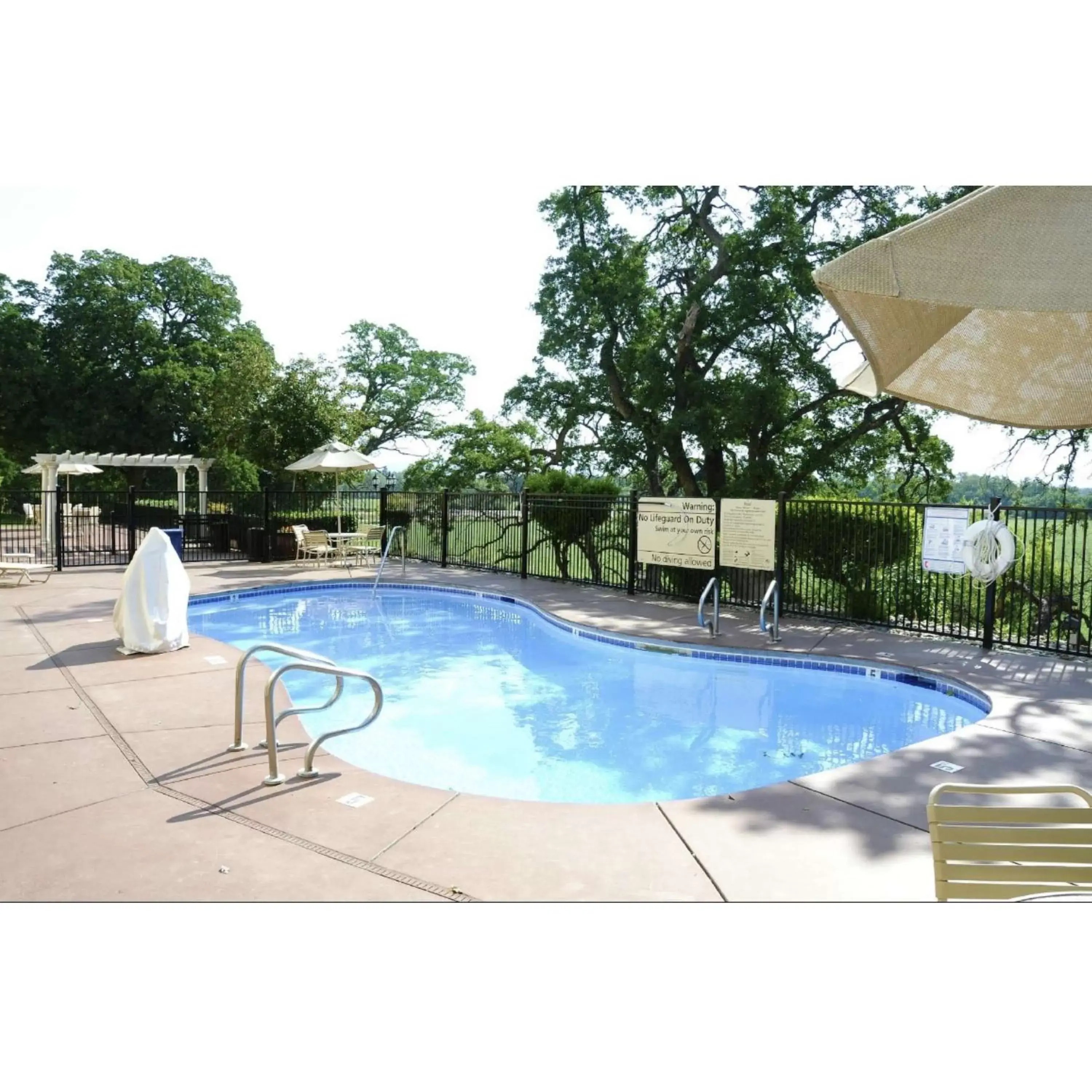 Pool view, Swimming Pool in Hampton Inn & Suites Red Bluff