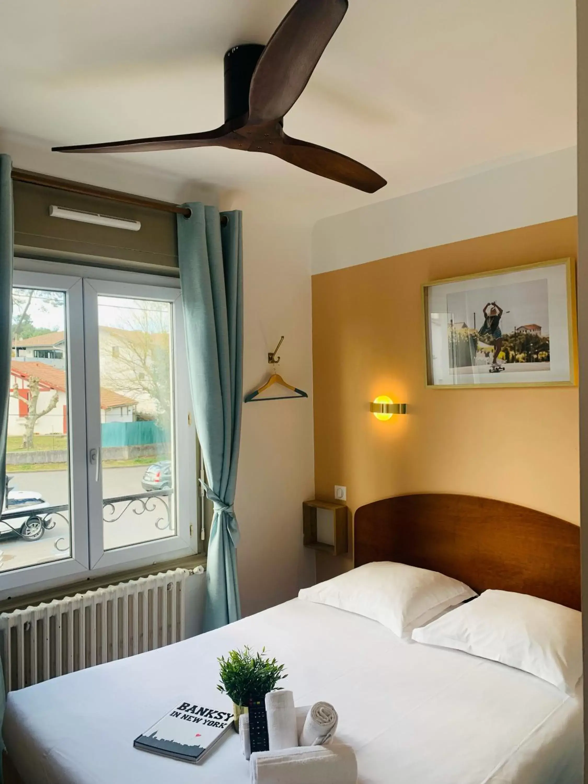 Bathroom, Bed in Hotel Bistrot FINE